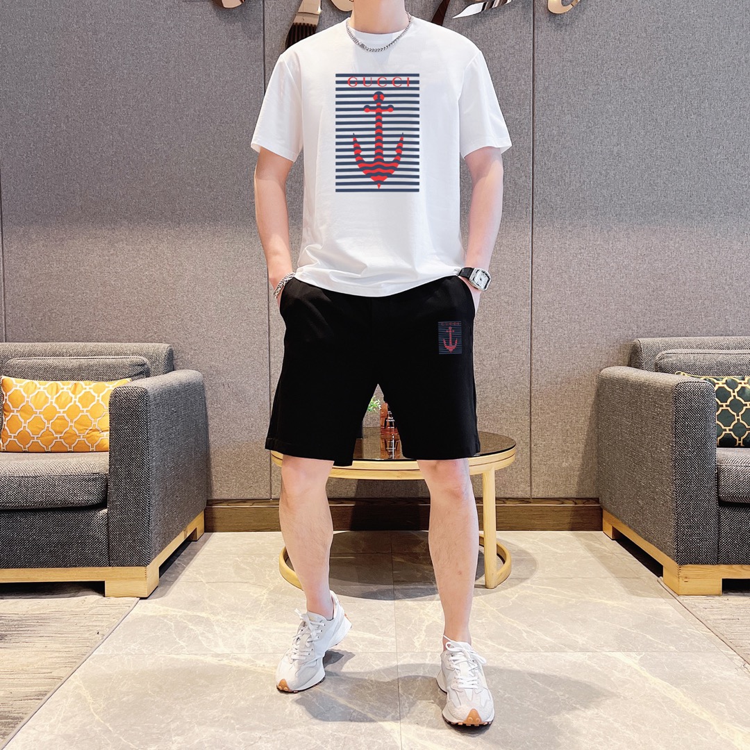 Gucci 品牌【GUCCI 古奇】 2025新款男士短袖短裤套装 销售 市面高端版本 手感细腻柔软 让你穿着更加舒适 立体裁剪版型超赞 尺码:M-5XL下单请报身高体重