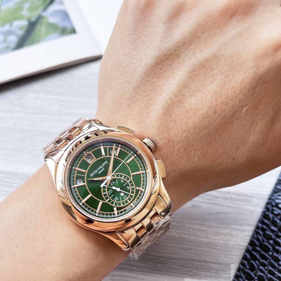 NO:338666,White and gold steel belt 20 Patek Philippe (Patek Philippe fine men's watch, exquisitely crafted, tourbillon selection, multi-function display, including perpetual calendar week calendar displays exquisite details and superb skills, equipped with multi-function fully automatic mechanical movement, top 316 stainless steel case, imported calfskin strap, super mineral mirror, size 43x13mm noble example, gentlemanly style, identity symbol, show your unique taste!,,patek philippe,cowhide19860909白 金 钢带20 百达翡丽(Patek Philippe 精品男士腕表,精雕细琢,陀飞轮精选,多功能显示 包含万年历 星期 日历尽显精致细节与高超技艺,搭载多功能全自动机械机芯,顶级316精钢表壳,进口小牛皮表带,矿物质超强镜面,尺寸43x13mm尊贵典范,绅士风范,身份的象征,展现你的独特品味！,,patek philippe,cowhide,Watch