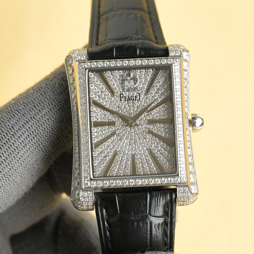 NO:338413,Unified [Taiwan Factory V8 version diamond embossed] Earl Star Square diamond embossed model BLACK-TIEG0A75 and 76, the latest revised version, referring to the authentic 3D drawing design, breaking the limit!  The dial diamonds shoot to the center from large to small eight-hearted and eight diamonds, and extend outward like waves. The exquisite Yin-Yang needle is the earl's usual trick. The PIAGET logo is just silk-printed on the glass. The shell diamonds are arranged in an orderly manner as the original product. The 8 screws on the back cover follow the authentic design, are equipped with sapphire mirrors, and are equipped with a fully automatic mechanical movement imported from Japan, with zero rework quality!  Size 36MMx 48MM fits your wrist!  The GOA series' consistent simple style design and superb jewelry inlay technology, the tile scale and Schloss beautiful diamonds perfectly combine simplicity and luxury, unique and unique, Piaget19860909统一【台湾厂V8版本镶钻复刻】 伯爵满天星方形镶钻型号 BLACK-TIEG0A75和76,最新修正版本,参照正品3D画图设计,突破极限！表盘钻石从大到小八心八钻般射向中心,又如波澜般一圈一圈向外延伸,精巧的阴阳针是伯爵的惯用招数,PIAGET标志位置恰好的丝印在玻璃上面,壳套钻石跟正品一样大小排列有序,后盖8颗螺丝遵从正品设计,配置蓝宝石镜面,装配日本进口全自动机械机芯,零返修质量！尺寸36MMx 48MM贴合手腕！ GOA系列一贯的简约的风格设计跟高超的珠宝镶嵌工艺结合,条丁刻度与施洛华美钻,将简约跟奢华完美地融合在一起,独具匠心,独树一帜,,piaget,Watch