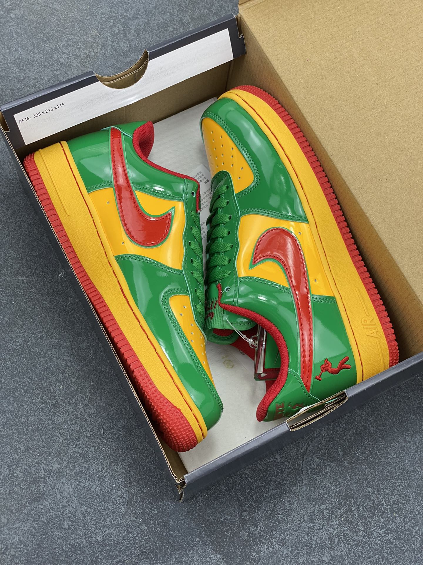 图片[9]-Nike Air Force 1 Low 空军一号低帮百搭休闲运动板鞋。柔软、弹性十足的缓震性能和出色的中底设计，横跨复古与现代的外型结合，造就出风靡全球三十多年的Force 1，直到今天还深受青睐。 货号：IH4383-300 尺码：36 36.5 37.5 38 38.5 39 40 40.5 41 42 42.5 43 44 44.5 45-选品中心