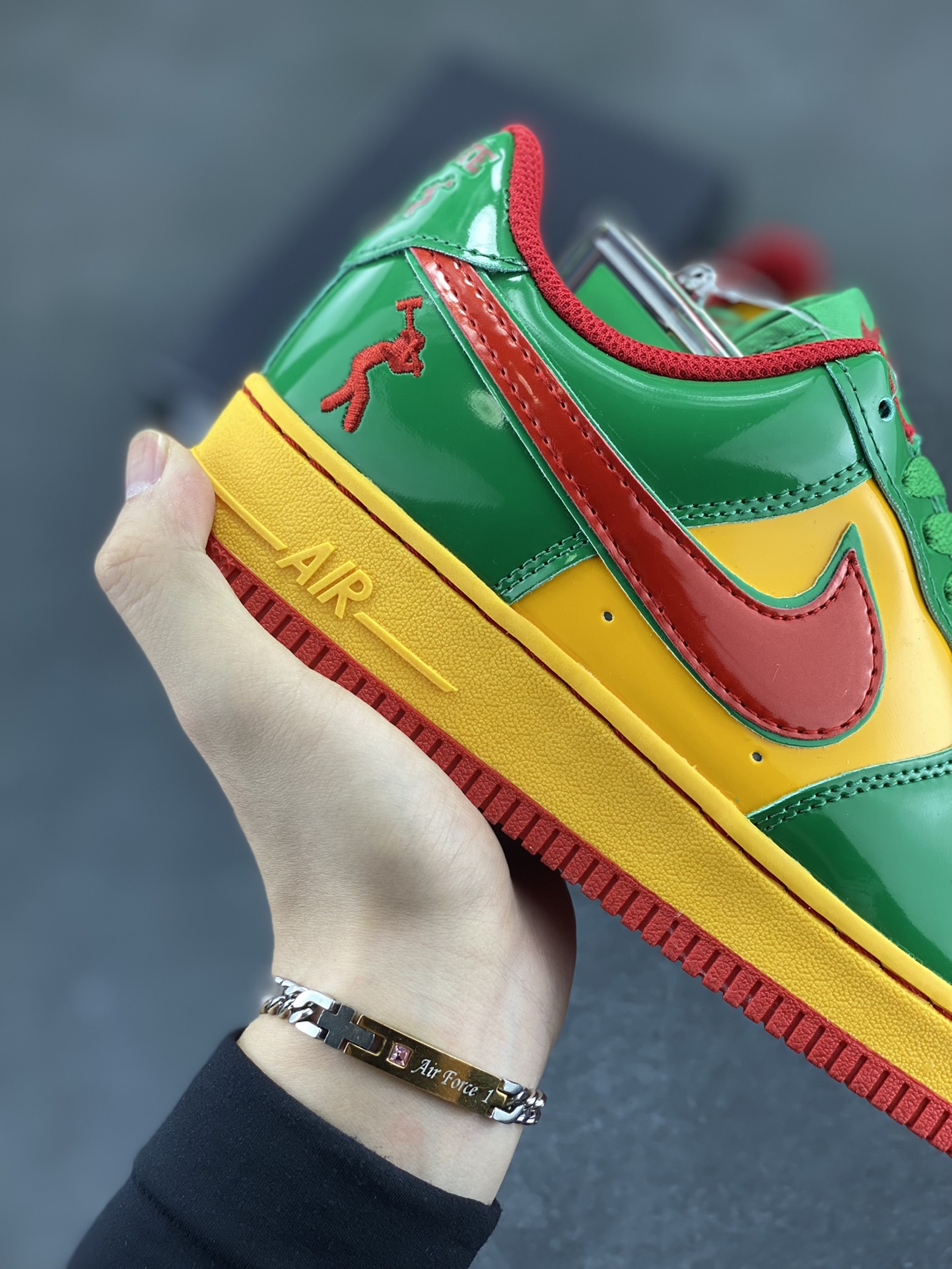 图片[6]-Nike Air Force 1 Low 空军一号低帮百搭休闲运动板鞋。柔软、弹性十足的缓震性能和出色的中底设计，横跨复古与现代的外型结合，造就出风靡全球三十多年的Force 1，直到今天还深受青睐。 货号：IH4383-300 尺码：36 36.5 37.5 38 38.5 39 40 40.5 41 42 42.5 43 44 44.5 45-选品中心