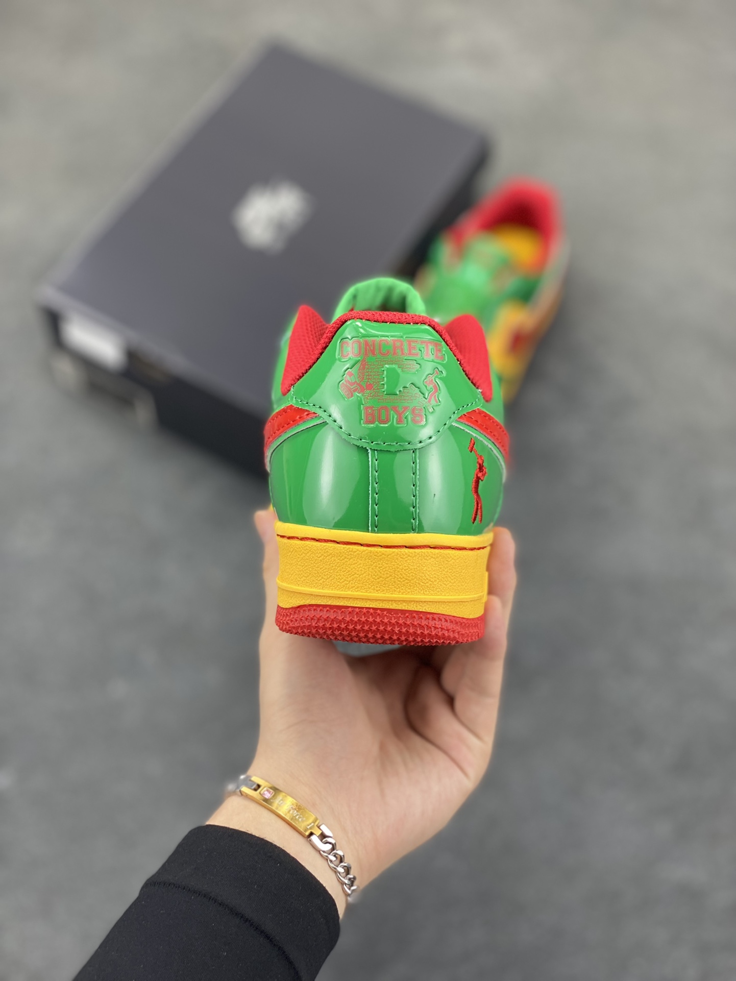 图片[4]-Nike Air Force 1 Low 空军一号低帮百搭休闲运动板鞋。柔软、弹性十足的缓震性能和出色的中底设计，横跨复古与现代的外型结合，造就出风靡全球三十多年的Force 1，直到今天还深受青睐。 货号：IH4383-300 尺码：36 36.5 37.5 38 38.5 39 40 40.5 41 42 42.5 43 44 44.5 45-选品中心