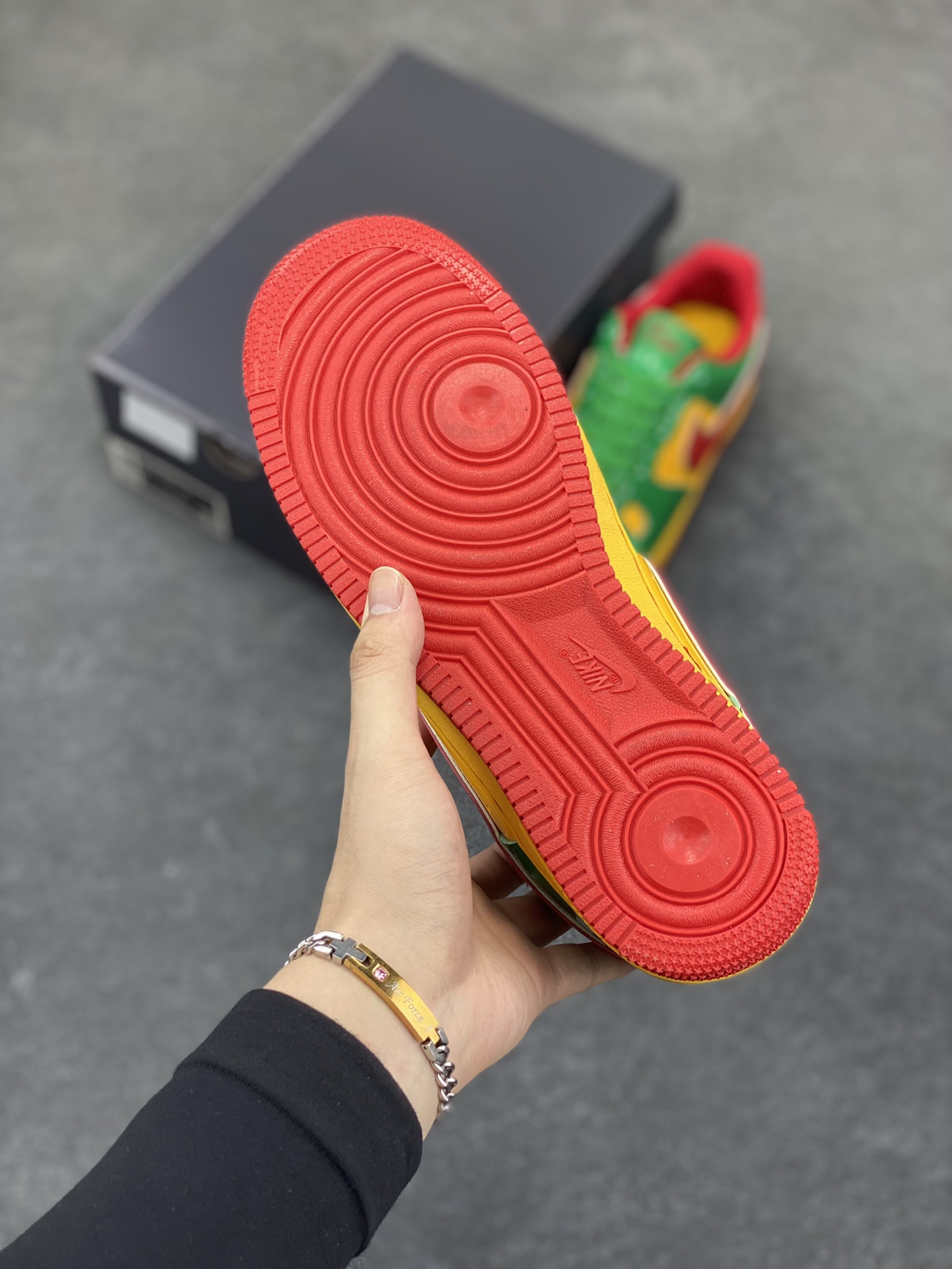 图片[5]-Nike Air Force 1 Low 空军一号低帮百搭休闲运动板鞋。柔软、弹性十足的缓震性能和出色的中底设计，横跨复古与现代的外型结合，造就出风靡全球三十多年的Force 1，直到今天还深受青睐。 货号：IH4383-300 尺码：36 36.5 37.5 38 38.5 39 40 40.5 41 42 42.5 43 44 44.5 45-选品中心