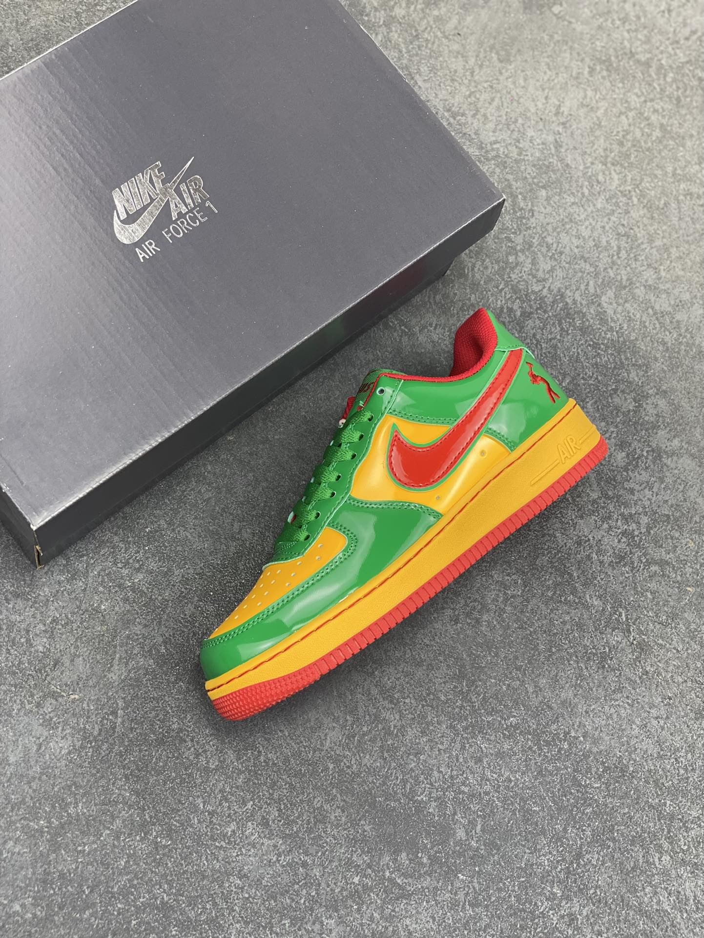 图片[7]-Nike Air Force 1 Low 空军一号低帮百搭休闲运动板鞋。柔软、弹性十足的缓震性能和出色的中底设计，横跨复古与现代的外型结合，造就出风靡全球三十多年的Force 1，直到今天还深受青睐。 货号：IH4383-300 尺码：36 36.5 37.5 38 38.5 39 40 40.5 41 42 42.5 43 44 44.5 45-选品中心