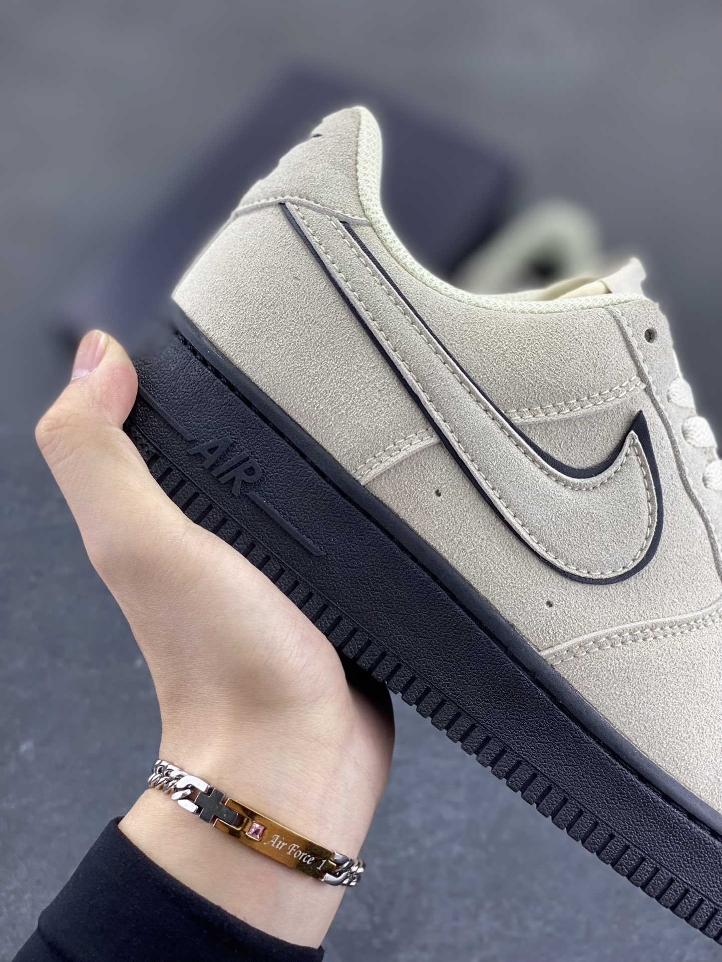 图片[6]-Nike Air Force 1 Low 空军一号低帮百搭休闲运动板鞋。柔软、弹性十足的缓震性能和出色的中底设计，横跨复古与现代的外型结合，造就出风靡全球三十多年的Force 1，直到今天还深受青睐。 货号：HQ1966-200 尺码：36 36.5 37.5 38 38.5 39 40 40.5 41 42 42.5 43 44 44.5 45-选品中心