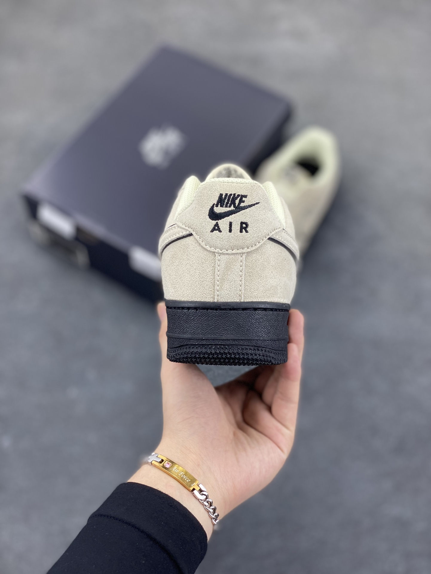 图片[4]-Nike Air Force 1 Low 空军一号低帮百搭休闲运动板鞋。柔软、弹性十足的缓震性能和出色的中底设计，横跨复古与现代的外型结合，造就出风靡全球三十多年的Force 1，直到今天还深受青睐。 货号：HQ1966-200 尺码：36 36.5 37.5 38 38.5 39 40 40.5 41 42 42.5 43 44 44.5 45-选品中心