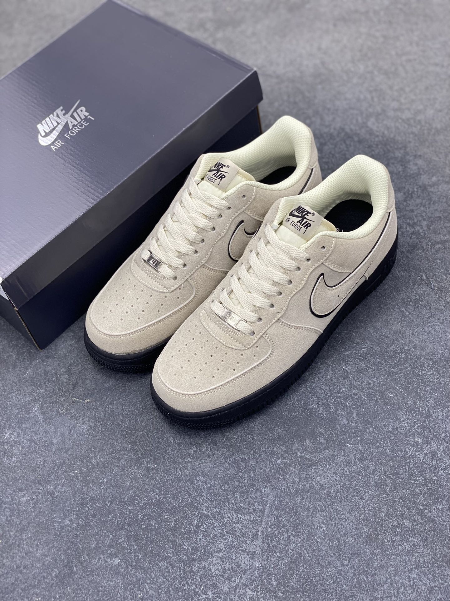 图片[8]-Nike Air Force 1 Low 空军一号低帮百搭休闲运动板鞋。柔软、弹性十足的缓震性能和出色的中底设计，横跨复古与现代的外型结合，造就出风靡全球三十多年的Force 1，直到今天还深受青睐。 货号：HQ1966-200 尺码：36 36.5 37.5 38 38.5 39 40 40.5 41 42 42.5 43 44 44.5 45-选品中心