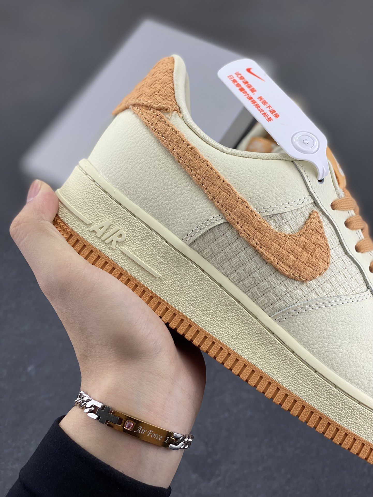 图片[6]-Nike Air Force 1 Low 空军一号低帮百搭休闲运动板鞋。柔软、弹性十足的缓震性能和出色的中底设计，横跨复古与现代的外型结合，造就出风靡全球三十多年的Force 1，直到今天还深受青睐。 货号：IB7944-113 尺码：36 36.5 37.5 38 38.5 39 40 40.5 41 42 42.5 43 44 44.5 45-选品中心
