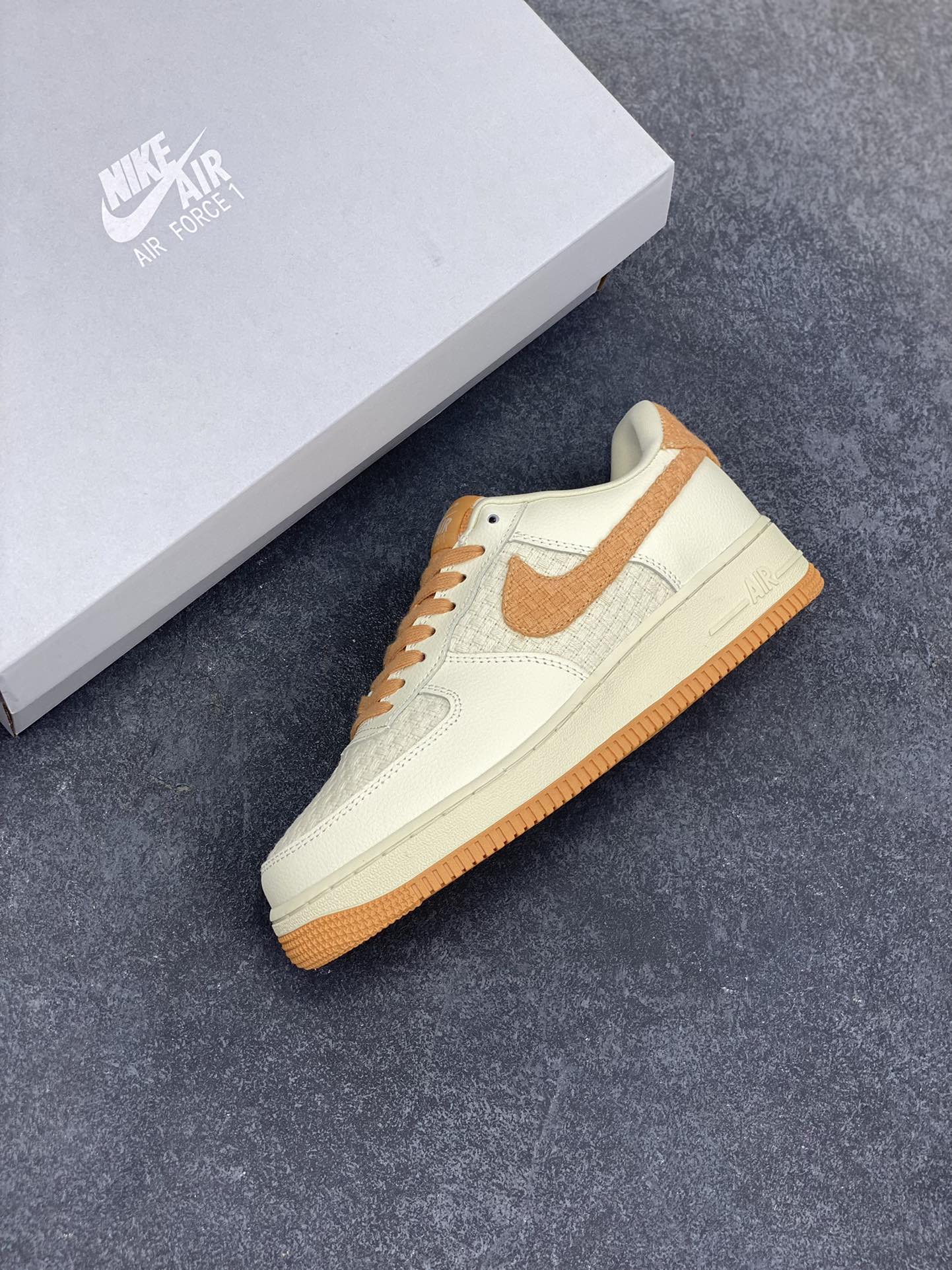 图片[7]-Nike Air Force 1 Low 空军一号低帮百搭休闲运动板鞋。柔软、弹性十足的缓震性能和出色的中底设计，横跨复古与现代的外型结合，造就出风靡全球三十多年的Force 1，直到今天还深受青睐。 货号：IB7944-113 尺码：36 36.5 37.5 38 38.5 39 40 40.5 41 42 42.5 43 44 44.5 45-选品中心
