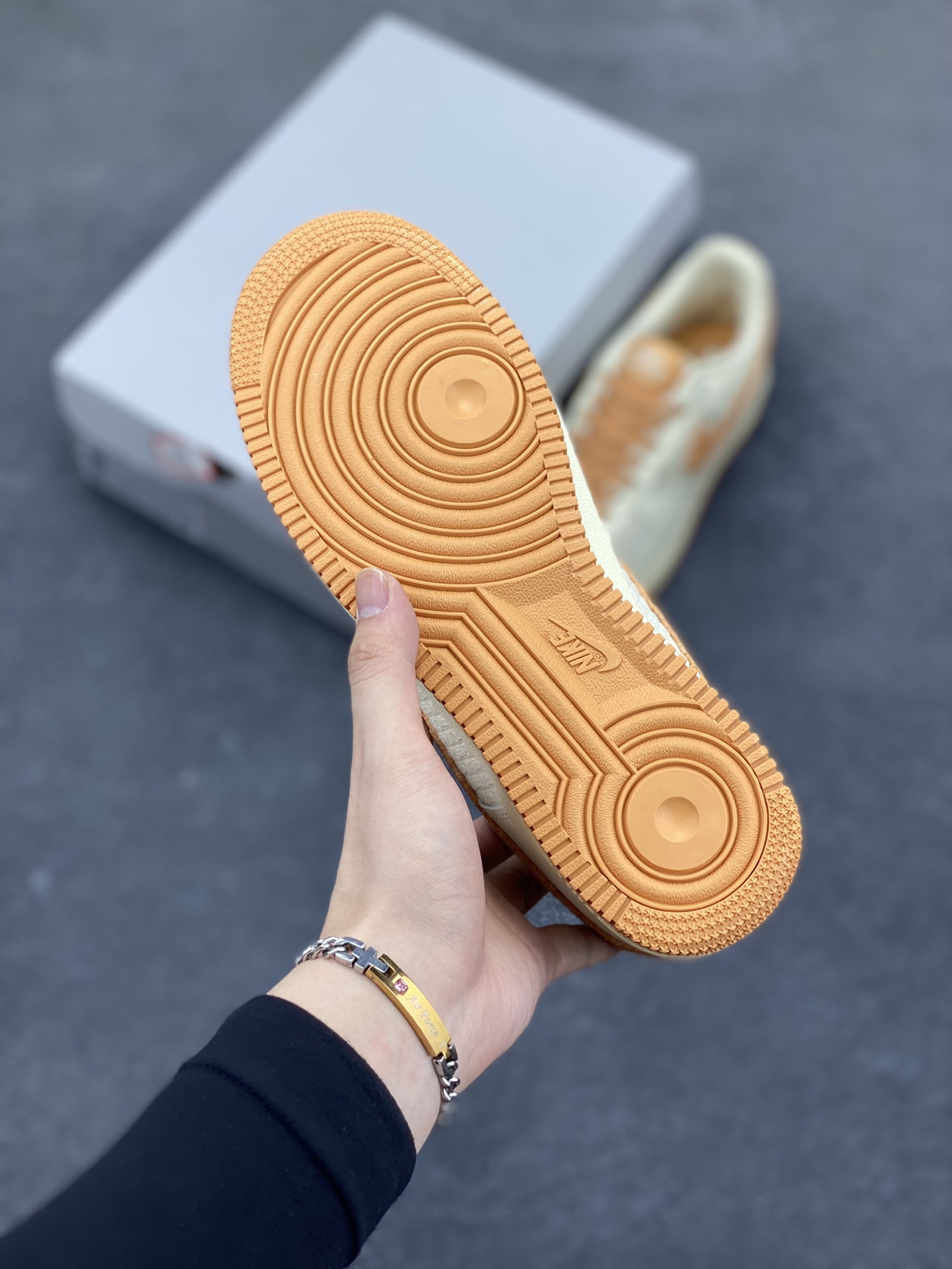 图片[5]-Nike Air Force 1 Low 空军一号低帮百搭休闲运动板鞋。柔软、弹性十足的缓震性能和出色的中底设计，横跨复古与现代的外型结合，造就出风靡全球三十多年的Force 1，直到今天还深受青睐。 货号：IB7944-113 尺码：36 36.5 37.5 38 38.5 39 40 40.5 41 42 42.5 43 44 44.5 45-选品中心