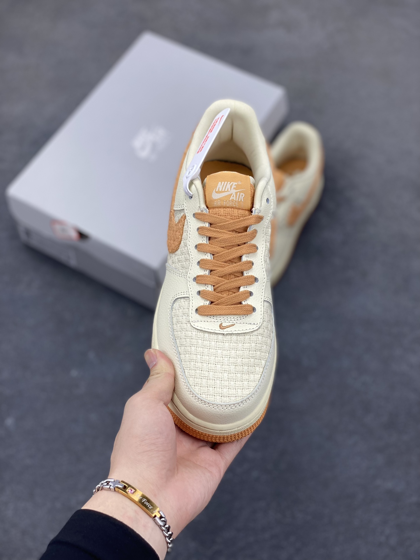 图片[2]-Nike Air Force 1 Low 空军一号低帮百搭休闲运动板鞋。柔软、弹性十足的缓震性能和出色的中底设计，横跨复古与现代的外型结合，造就出风靡全球三十多年的Force 1，直到今天还深受青睐。 货号：IB7944-113 尺码：36 36.5 37.5 38 38.5 39 40 40.5 41 42 42.5 43 44 44.5 45-选品中心