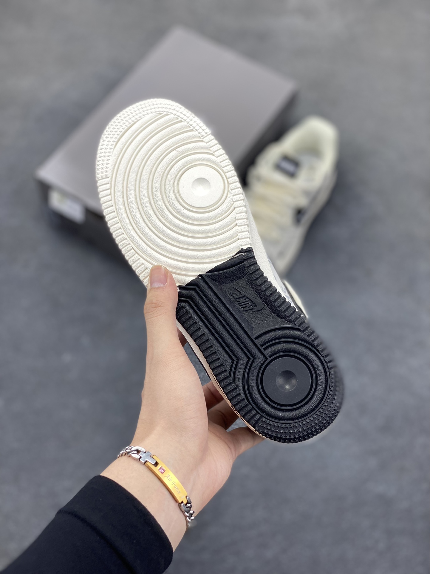 图片[5]-高端定制Nike Air Force 1 \’07 Low Supreme联名— 白黑印花 高端定制 低帮休闲板鞋 定制鞋盒 大厂纯原品质出货 超高清洁度 皮料切割干净无任何毛边 细节完美 货号：AM1588-011 尺码：36 36.5 37.5 38 38.5 39 40 40.5 41 42 42.5 43 44 44.5 45-选品中心