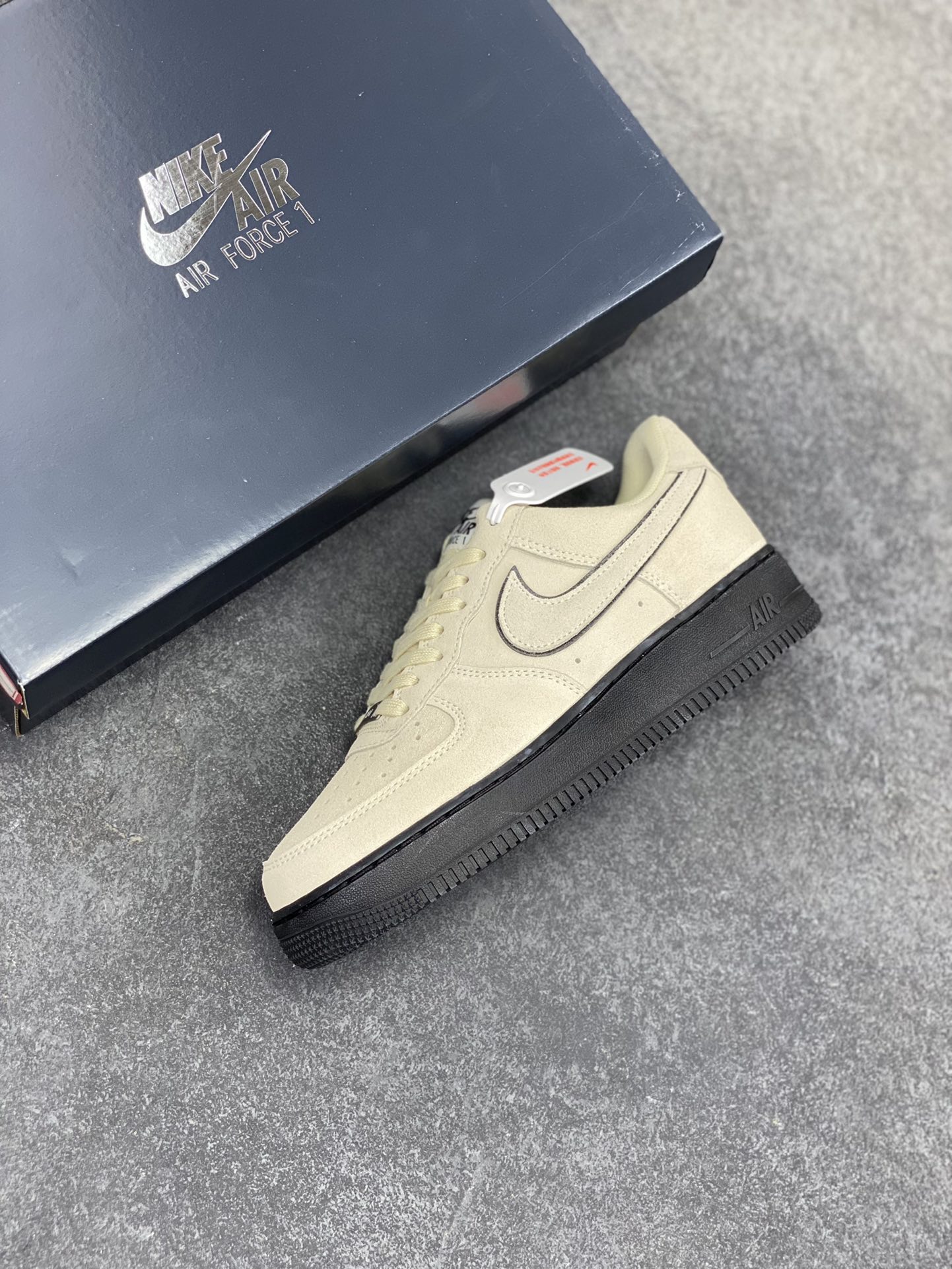 图片[7]-Nike Air Force 1 Low 浅棕 原楦头原纸板 打造纯正空军版型 专注外贸渠道 全掌内置蜂窝气垫 原盒配件 原厂中底钢印、拉帮完美 货号：HQ1966-200 尺码：36 36.5 37.5 38 38.5 39 40 40.5 41 42 42.5 43 44 44.5 45-选品中心