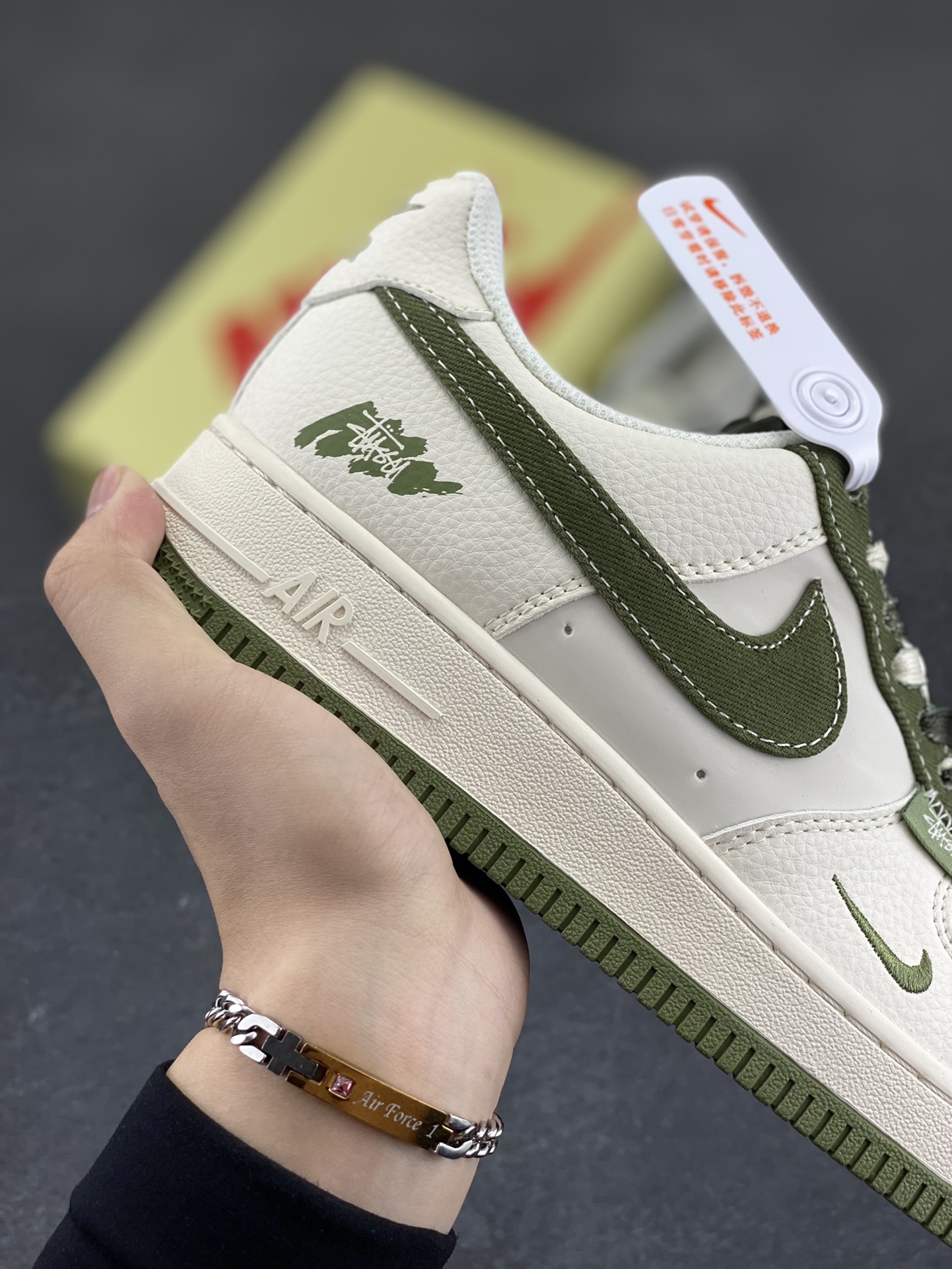 图片[6]-NIke Air Force 1 \’07 Low “Stussy斯图西联名——白绿”空军一号 低帮 运动鞋 休闲鞋 折边针车 工艺难度大 原楦头原纸板 原装鞋盒 定制五金配件 内置全掌气垫 原厂鞋底 货号：HS8068-014 尺码：36 36.5 37.5 38 38.5 39 40 40.5 41 42 42.5 43 44 44.5 45-选品中心