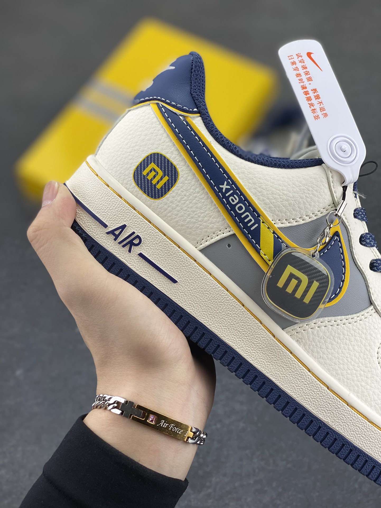 图片[6]-NIke Air Force 1 \’07 Low “xiaomi联名——流星蓝”空军一号 低帮 运动鞋 休闲鞋 折边针车 工艺难度大 原楦头原纸板 原装鞋盒 定制五金配件 内置全掌气垫 原厂鞋底 货号：XX3168-213 尺码：36 36.5 37.5 38 38.5 39 40 40.5 41 42 42.5 43 44 44.5 45-选品中心