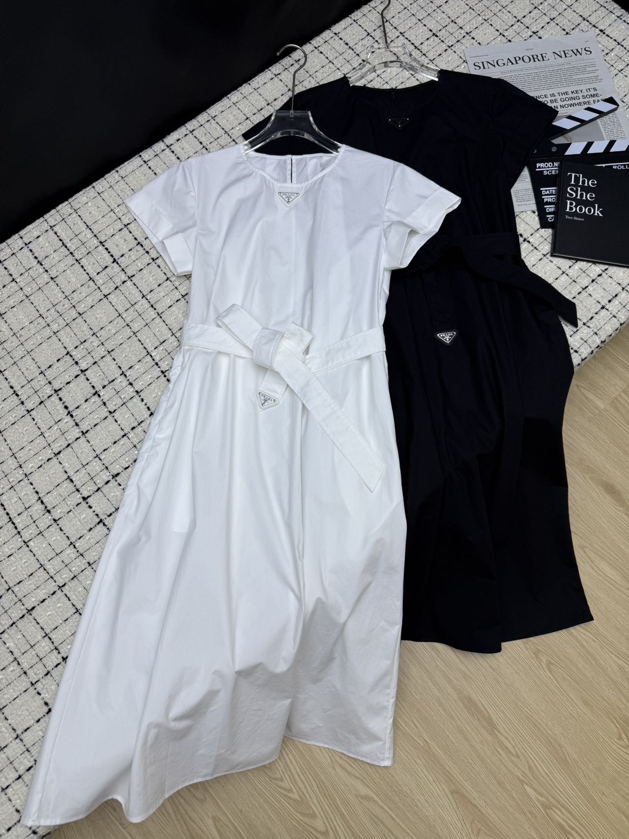 NO:433654,25 new styles, classic triangle round neck dress, refreshing and neat, long skirt for daily or holidays, super beautiful upper body, take a photo, lace-up waist design reduces age, the whole skirt is very useful, three-dimensional and stylish upper body, two-color SML, skirts, alexander wang1986090925新款 经典三角标圆领连衣裙 清爽利落 日常或者度假兼备的长裙 上身超美 拍照出片 系带收腰设计减龄感 整个裙摆用量很大 上身立体有型 两色SML,,skirts,alexander wang,Women's clothing