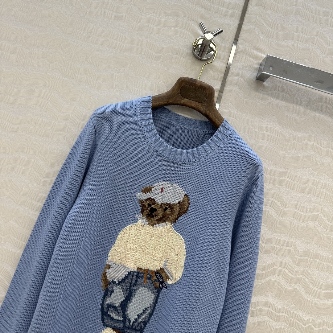 独家首发❤️原单品质❤️浓郁美式风，穿白色毛衣的小熊手勾图案！经典H宽松版型两侧开叉设计！品质控必入。进