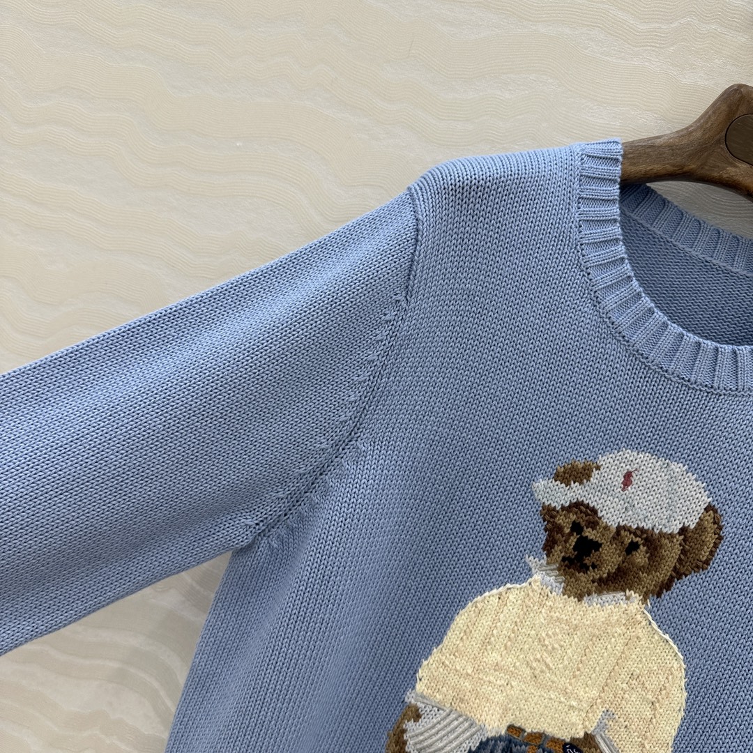 独家首发❤️原单品质❤️浓郁美式风，穿白色毛衣的小熊手勾图案！经典H宽松版型两侧开叉设计！品质控必入。进