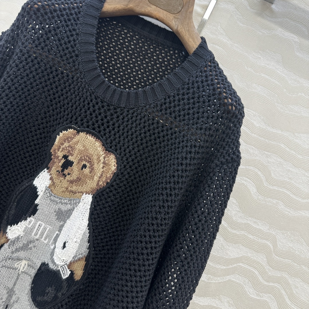 独家首发❤️原单品质❤️浓郁美式风，运动小熊手勾图案黑色缕空勾花气衣。！经典H宽松版型两侧开叉设计！品质