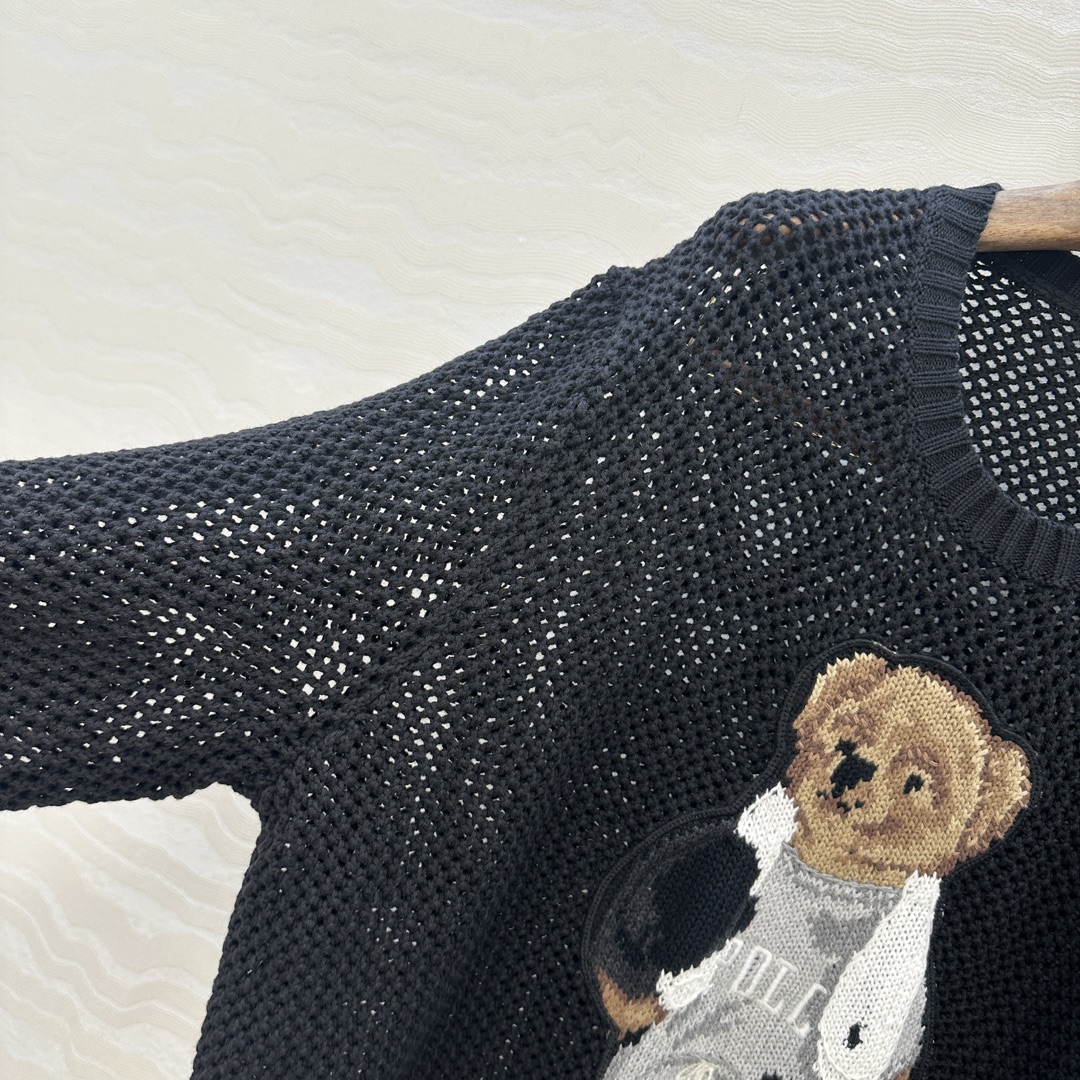 独家首发❤️原单品质❤️浓郁美式风，运动小熊手勾图案黑色缕空勾花气衣。！经典H宽松版型两侧开叉设计！品质