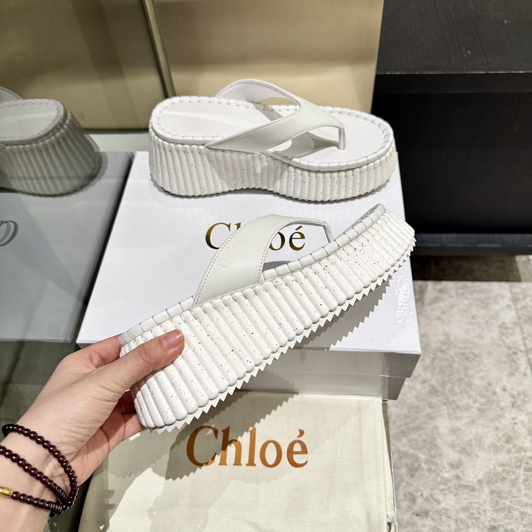 “Exclusive Factory Price: Upgraded Alien-Penetrating Shoes by Chloe” - 图片 3