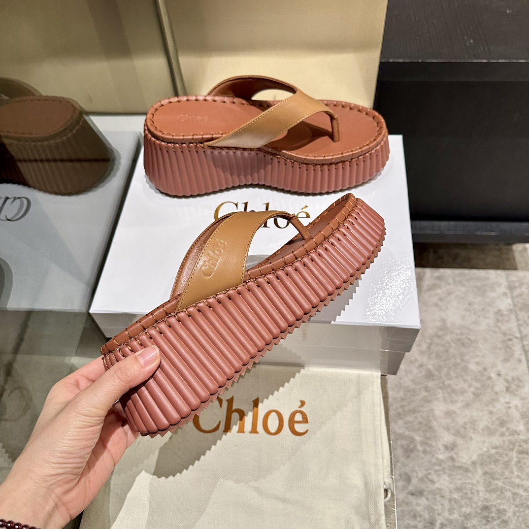 “Unique Factory Price: Upgraded Korean Sight-Seeing Shoes with Invincible Design” - 图片 3