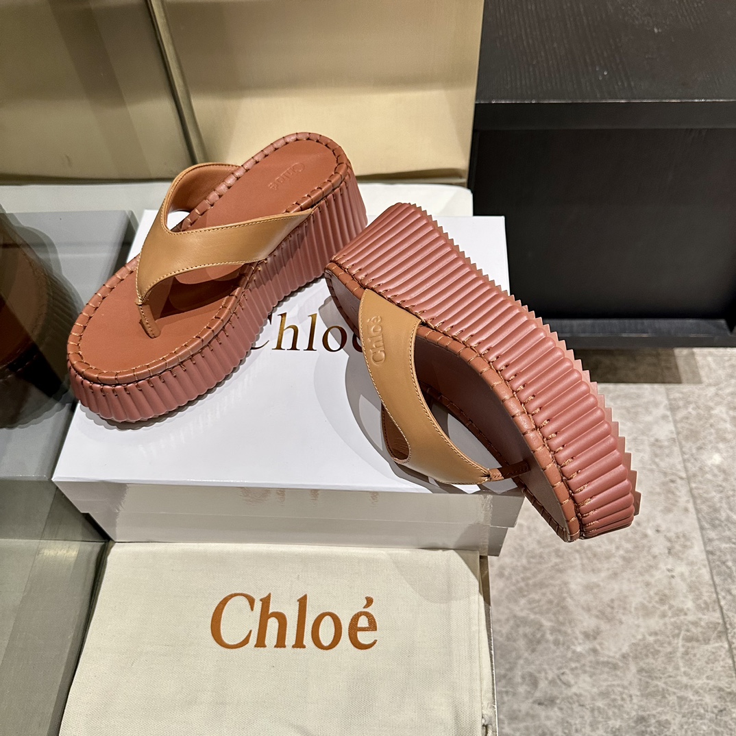 “Unique Factory Price: Upgraded Korean Sight-Seeing Shoes with Invincible Design” - 图片 5