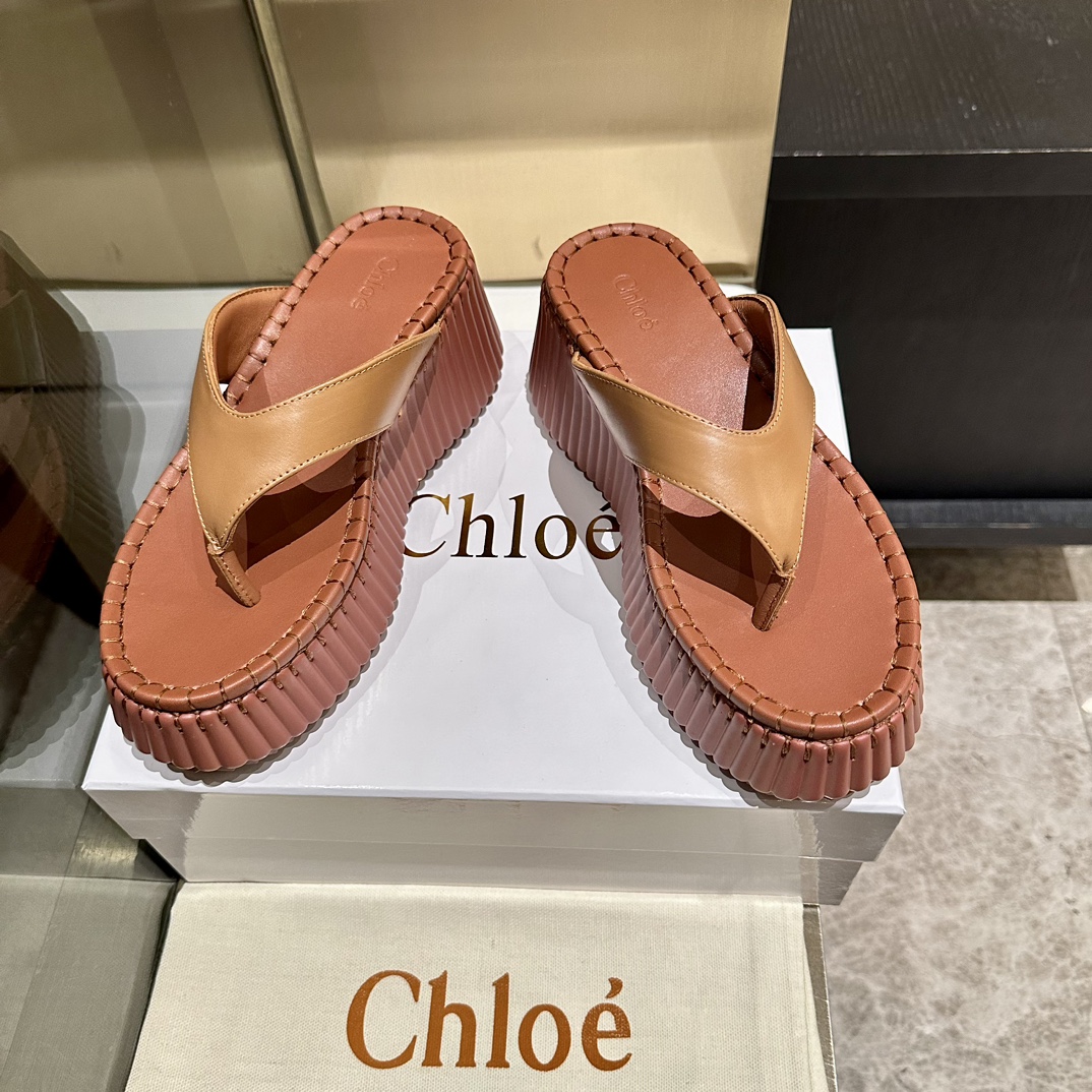 “Exclusive Factory Price: Upgraded Korean Sight-Seeing Shoes with Invincible Design”