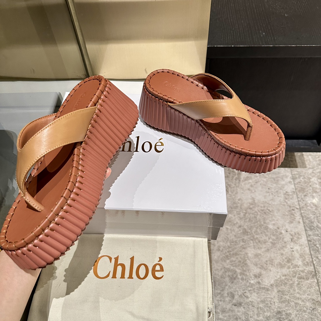 “Unique Factory Price: Upgraded Korean Sight-Seeing Shoes with Invincible Design” - 图片 9