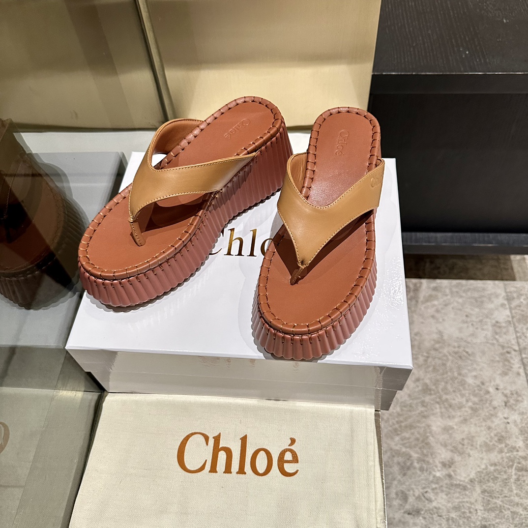 “Unique Factory Price: Upgraded Korean Sight-Seeing Shoes with Invincible Design” - 图片 4