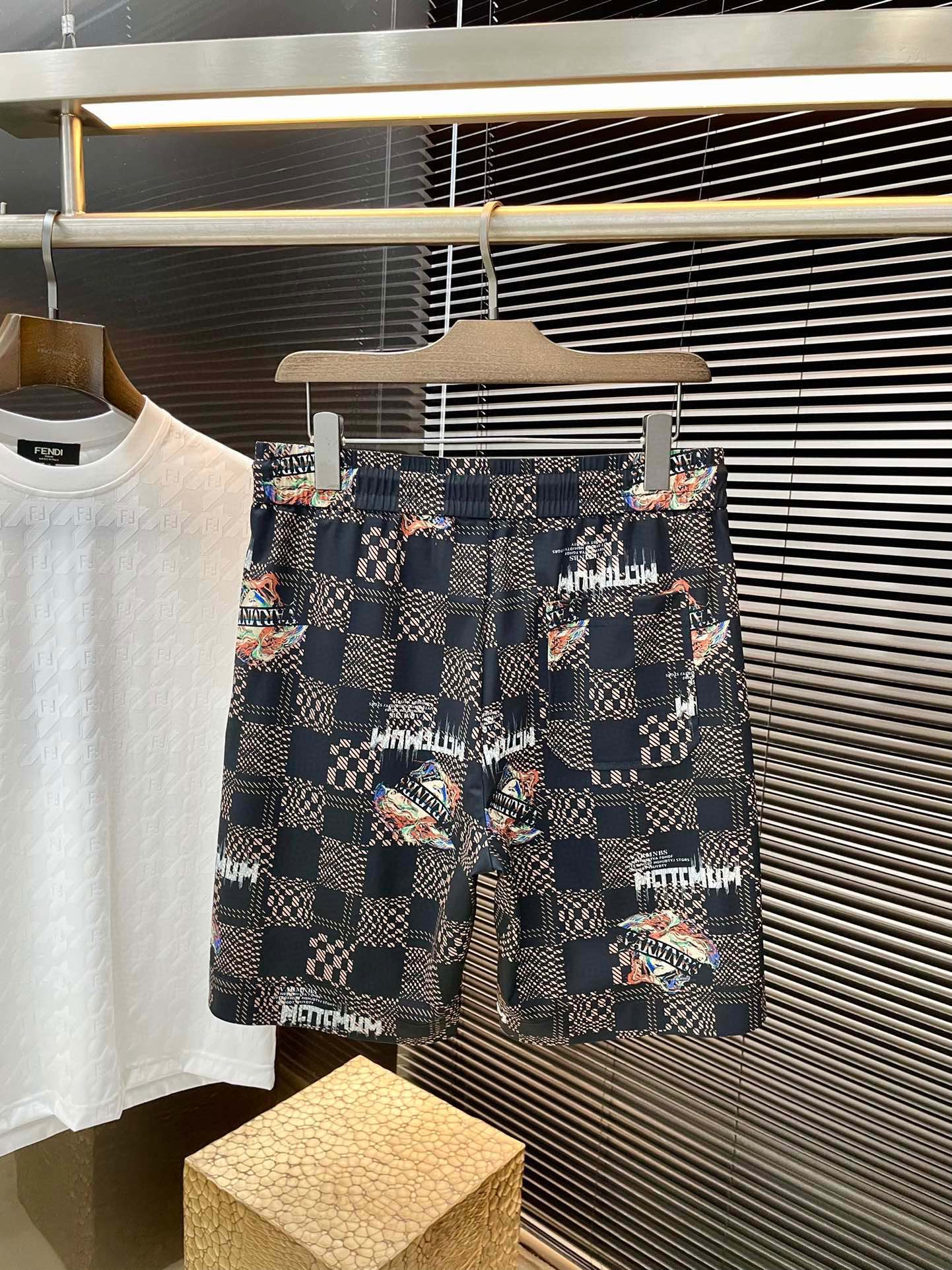 “New 2025 Versac Leisure Shorts: Custom-made, High-end, Imported Fabric, Digital Printing” - 图片 9