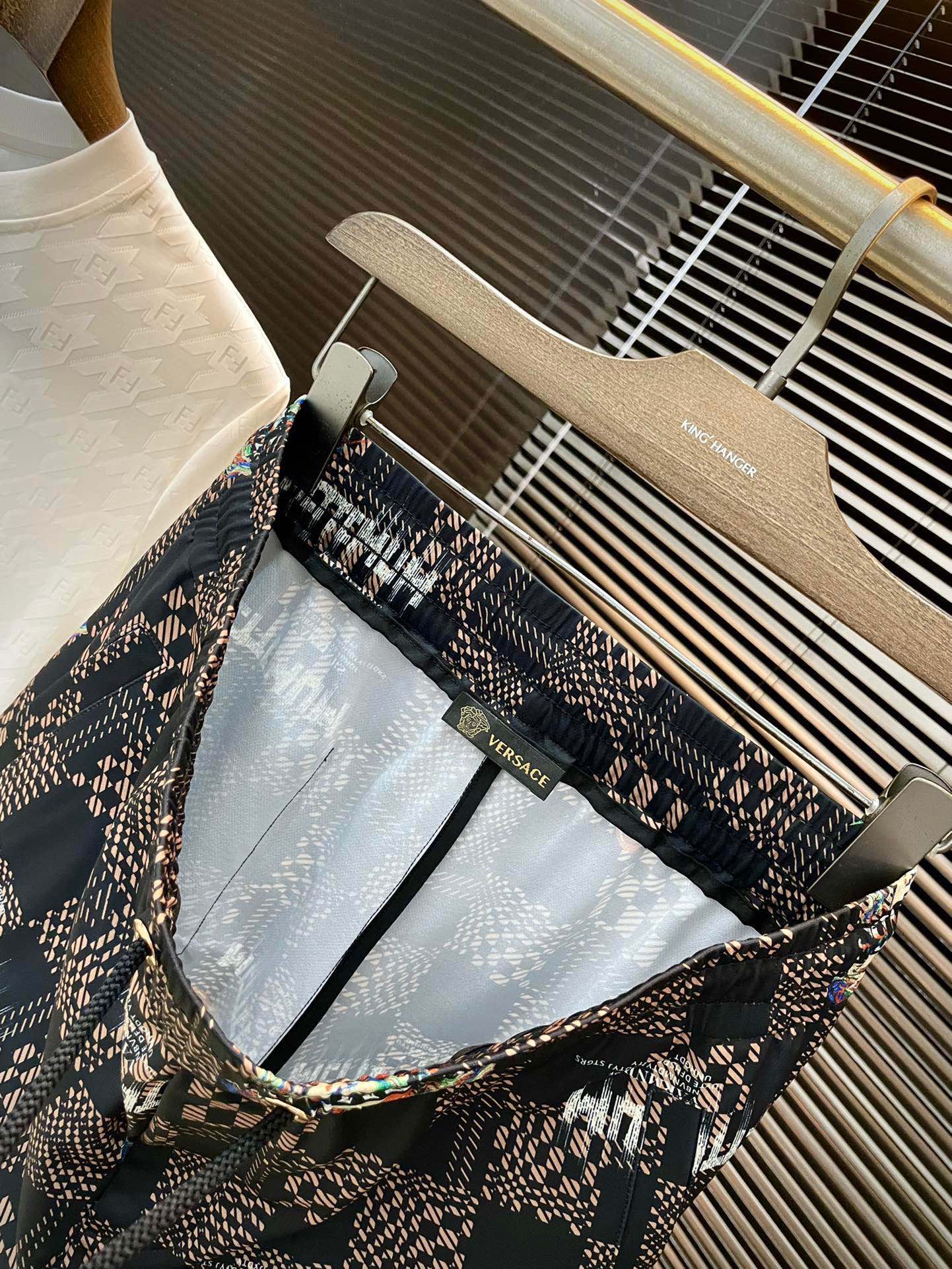 “New 2025 Versac Leisure Shorts: Custom-made, High-end, Imported Fabric, Digital Printing” - 图片 7