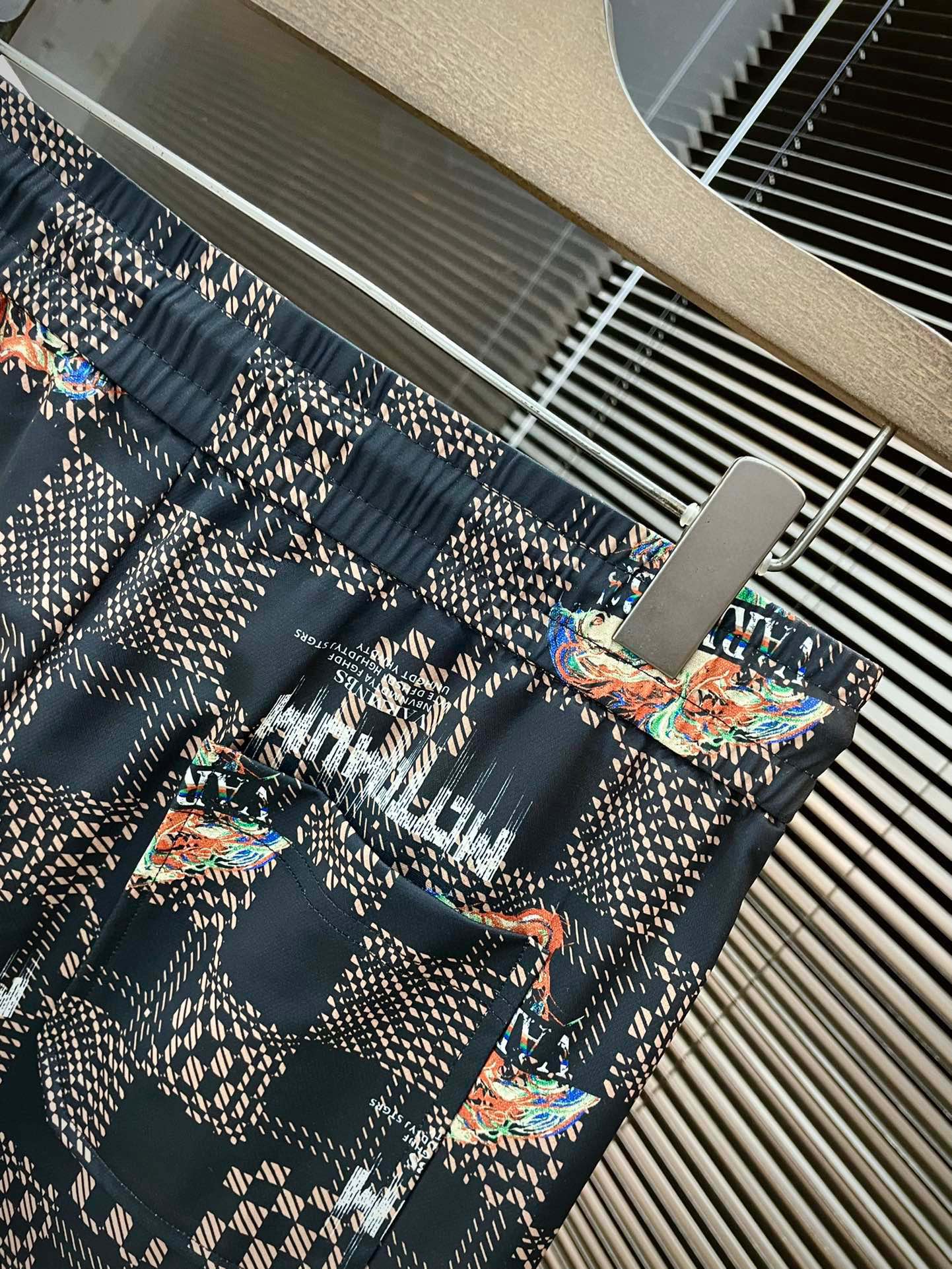 “New 2025 Versac Leisure Shorts: Custom-made, High-end, Imported Fabric, Digital Printing” - 图片 8