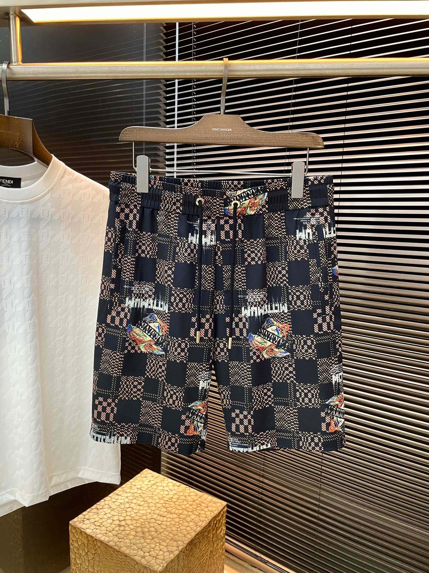 “New 2025 Versac Leisure Shorts: Custom-made, High-end, Imported Fabric, Digital Printing” - 图片 1