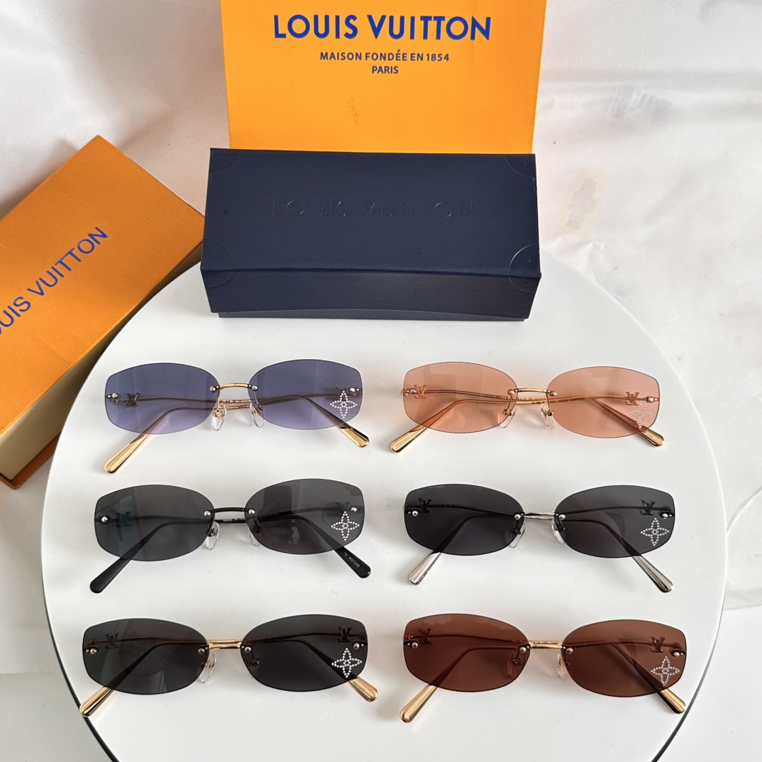  ‼️LOUIS VUITTO*镜片上花卉细节钻石
和 镜腿醒目标注金属LV标识
MODELZ2803U