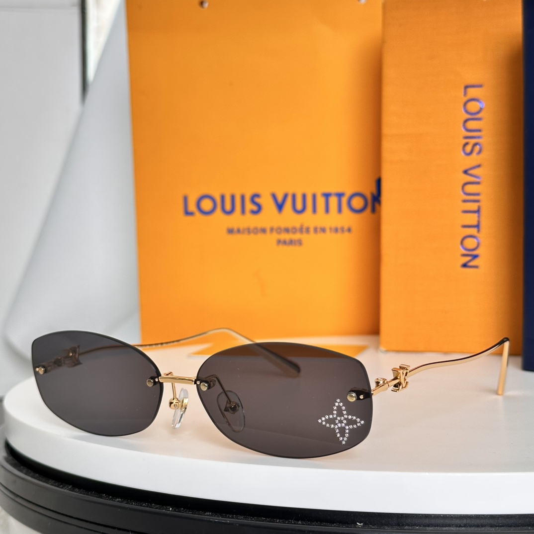  ‼️LOUIS VUITTO*镜片上花卉细节钻石
和 镜腿醒目标注金属LV标识
MODELZ2803U