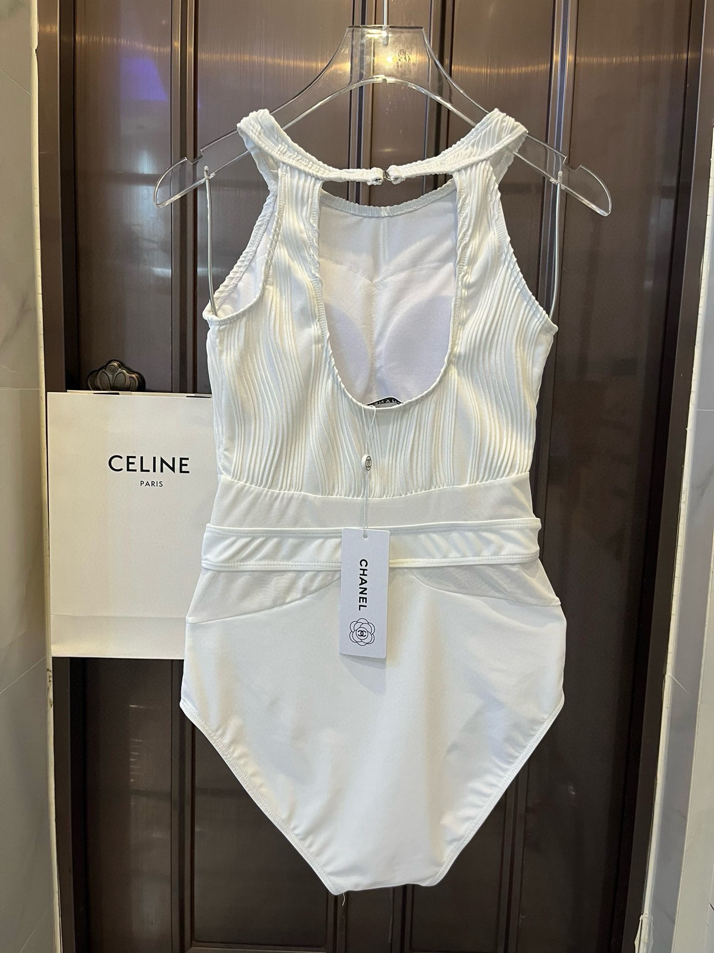 。
Chanel香奈儿新款连体泳衣  😍🥰适合多种场景的游泳衣🏊‍♀️海边 游泳池 温泉 水上乐园 漂流