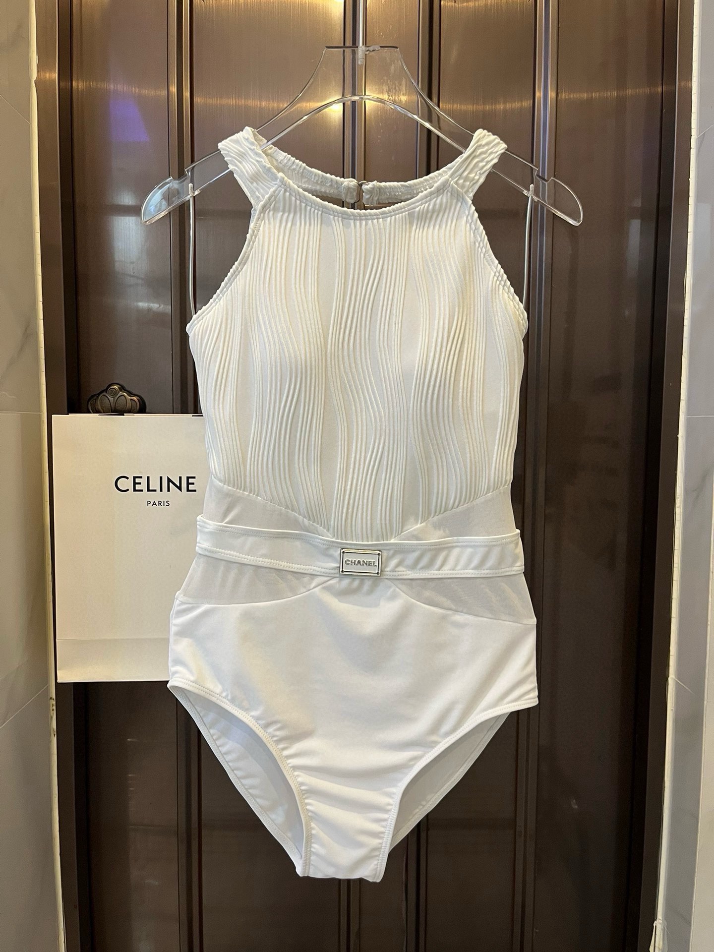 。
Chanel香奈儿新款连体泳衣  😍🥰适合多种场景的游泳衣🏊‍♀️海边 游泳池 温泉 水上乐园 漂流