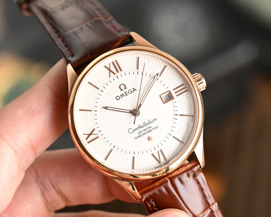 NO:393971,White-Gold. The latest model is the main model, OMEGA-Omega-Difei series market competition model has been imitated and has never been surpassed [Witness time!  Grasp the future, you can have] Use a 316L steel case, a brand new imported movement. (Repaired after 0 test) The watch diameter is 40 mm, the thickness is 10mm. The power reserve is 48 hours. It uses cowhide imported from Italy, Mohs 9th grade sapphire glass, wear-resistant and scratch-resistant, and super waterproof 80 meters! A masterpiece must be of the quality of a high-quality factory!  Welcome to reprint, omega, cowhide19860909白-金.最新款主推 ,OMEGA -欧米茄-碟飞系列市场竞争主力款 一直被模仿 从未被超越【见证时间！把握未来,你可以有】 采用316L钢表壳,全新原装进口机芯.(经测试0返修) 表径40毫米,厚度10mm.动力储存48小时. 采用意大利进口牛皮 莫氏9级蓝宝石玻璃,耐磨防刮花 超强防水80米!匠心之作,必属精品大厂品质！欢迎转载,,omega,cowhide,Watch