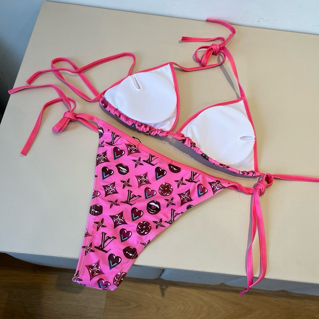 。
LV比基尼👙❤️😍🥰适合多种场景的游泳衣🏊‍♀️海边 游泳池 温泉 水上乐园 漂流都可以😌内搭外穿也