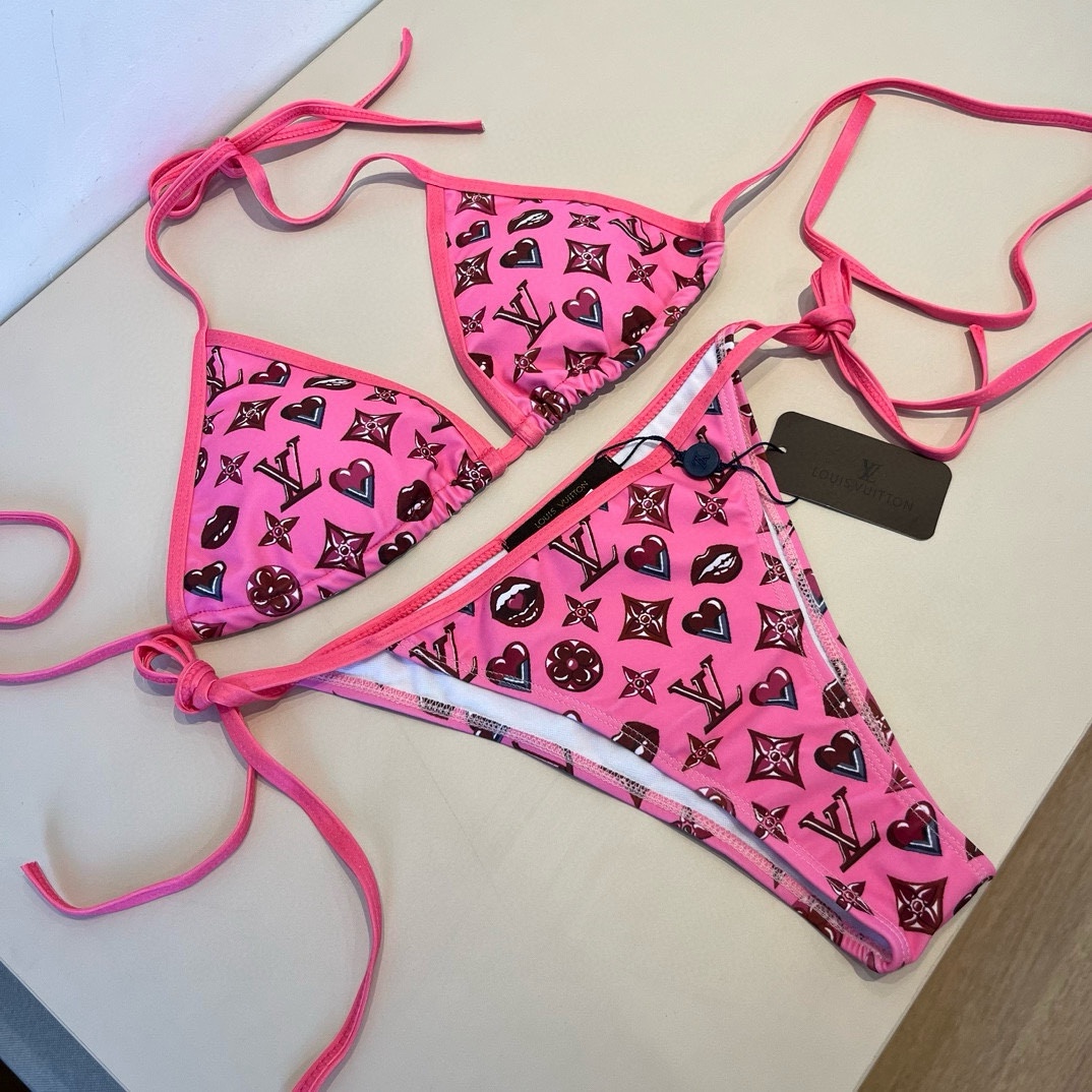 。
LV比基尼👙❤️😍🥰适合多种场景的游泳衣🏊‍♀️海边 游泳池 温泉 水上乐园 漂流都可以😌内搭外穿也