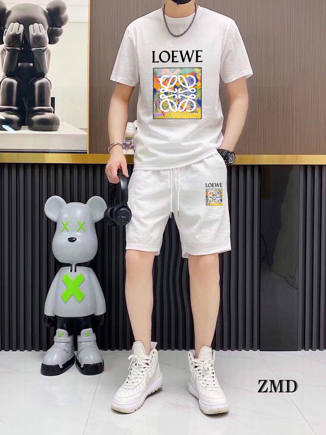 Loewe 品牌【LOEWE罗意威】 2025新款男士短袖短裤套装 销售 市面高端版本 手感细腻柔软 让你穿着更加舒适 立体裁剪版型超赞 尺码:M-5XL下单请报身高体重
