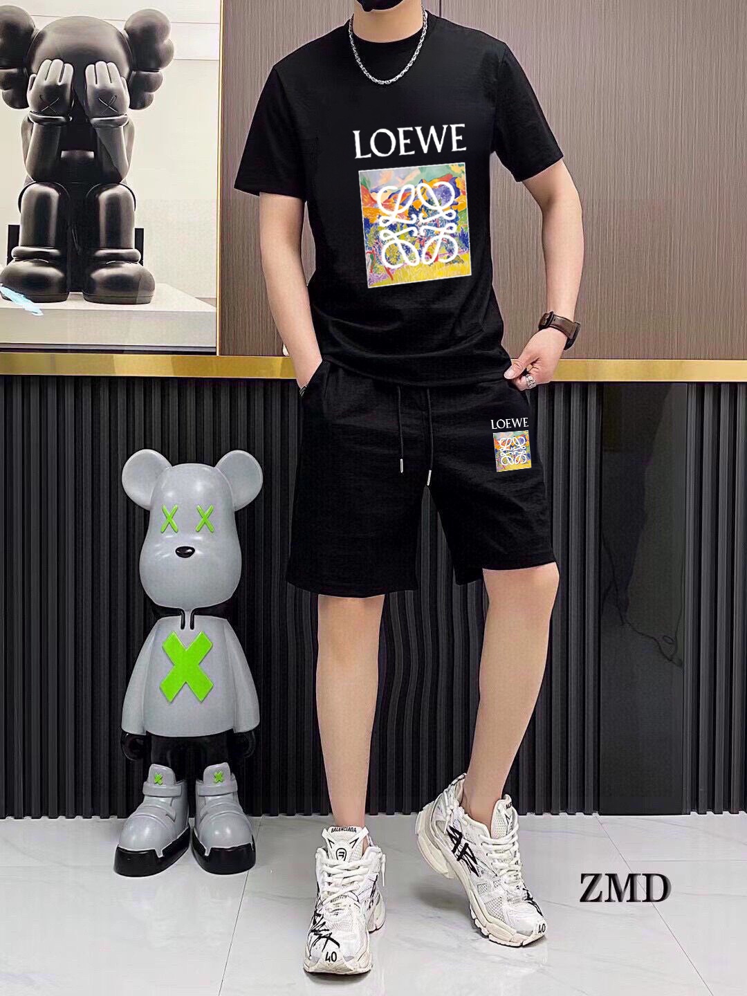 Loewe 品牌【LOEWE罗意威】 2025新款男士短袖短裤套装 销售 市面高端版本 手感细腻柔软 让你穿着更加舒适 立体裁剪版型超赞 尺码:M-5XL下单请报身高体重