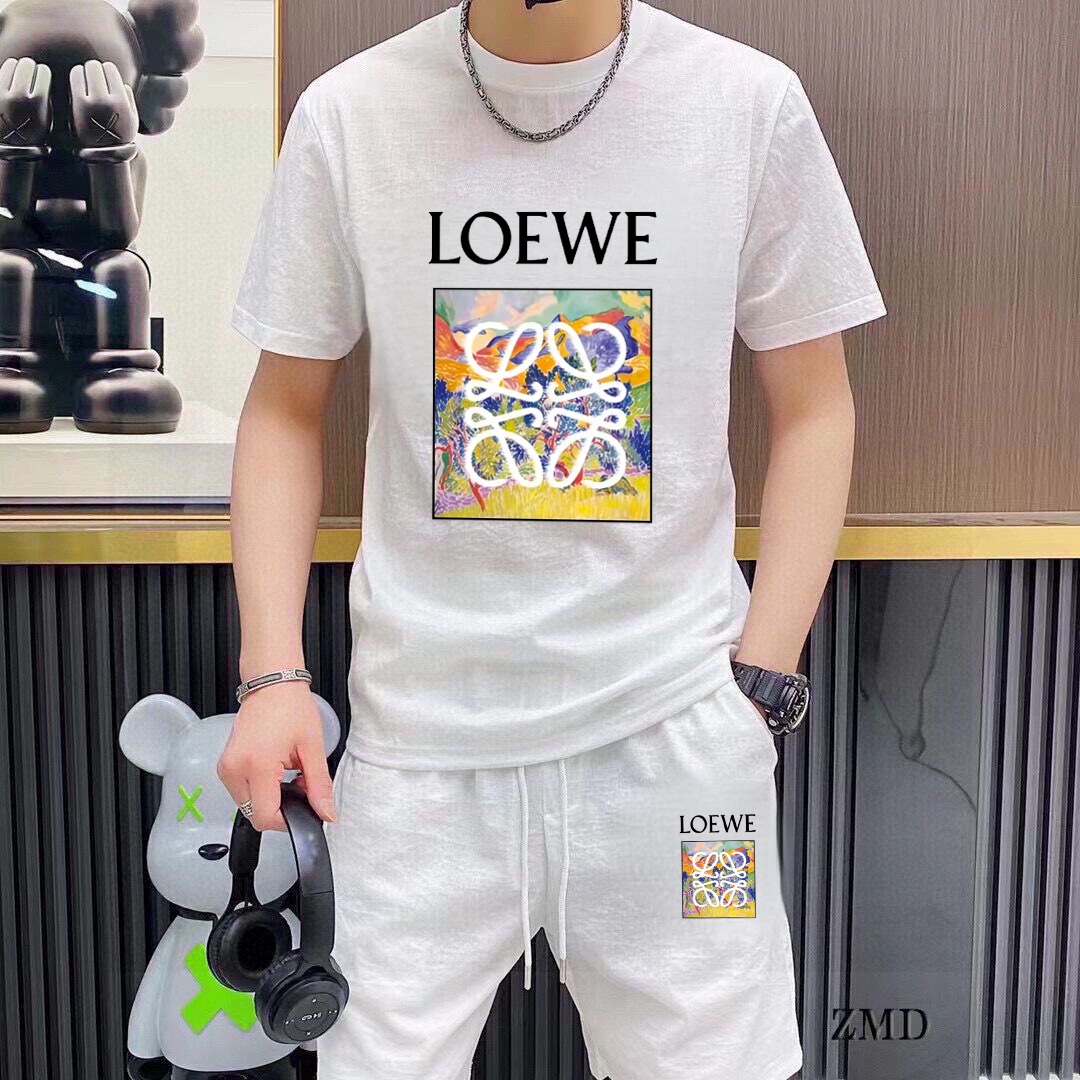 Loewe 品牌【LOEWE罗意威】 2025新款男士短袖短裤套装 销售 市面高端版本 手感细腻柔软 让你穿着更加舒适 立体裁剪版型超赞 尺码:M-5XL下单请报身高体重