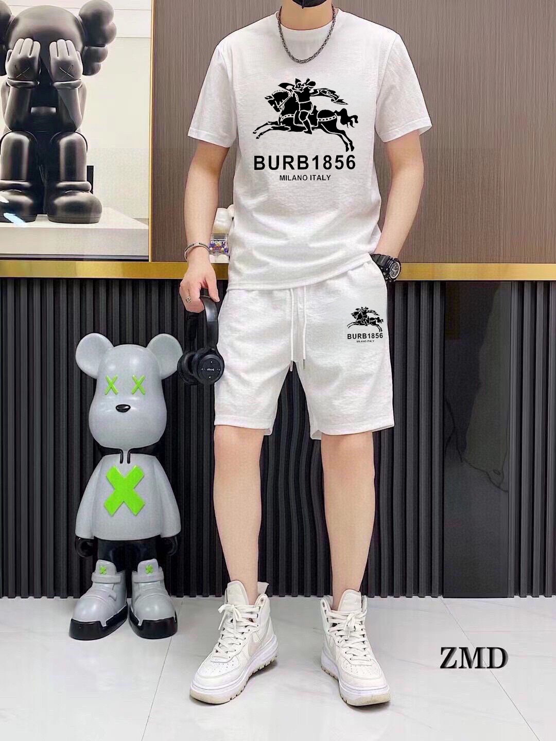Burberry 品牌【BURBERRY 巴宝莉】 2025新款男士短袖短裤套装 销售 市面高端版本 手感细腻柔软 让你穿着更加舒适 立体裁剪版型超赞 尺码:M-5XL下单请报身高体重