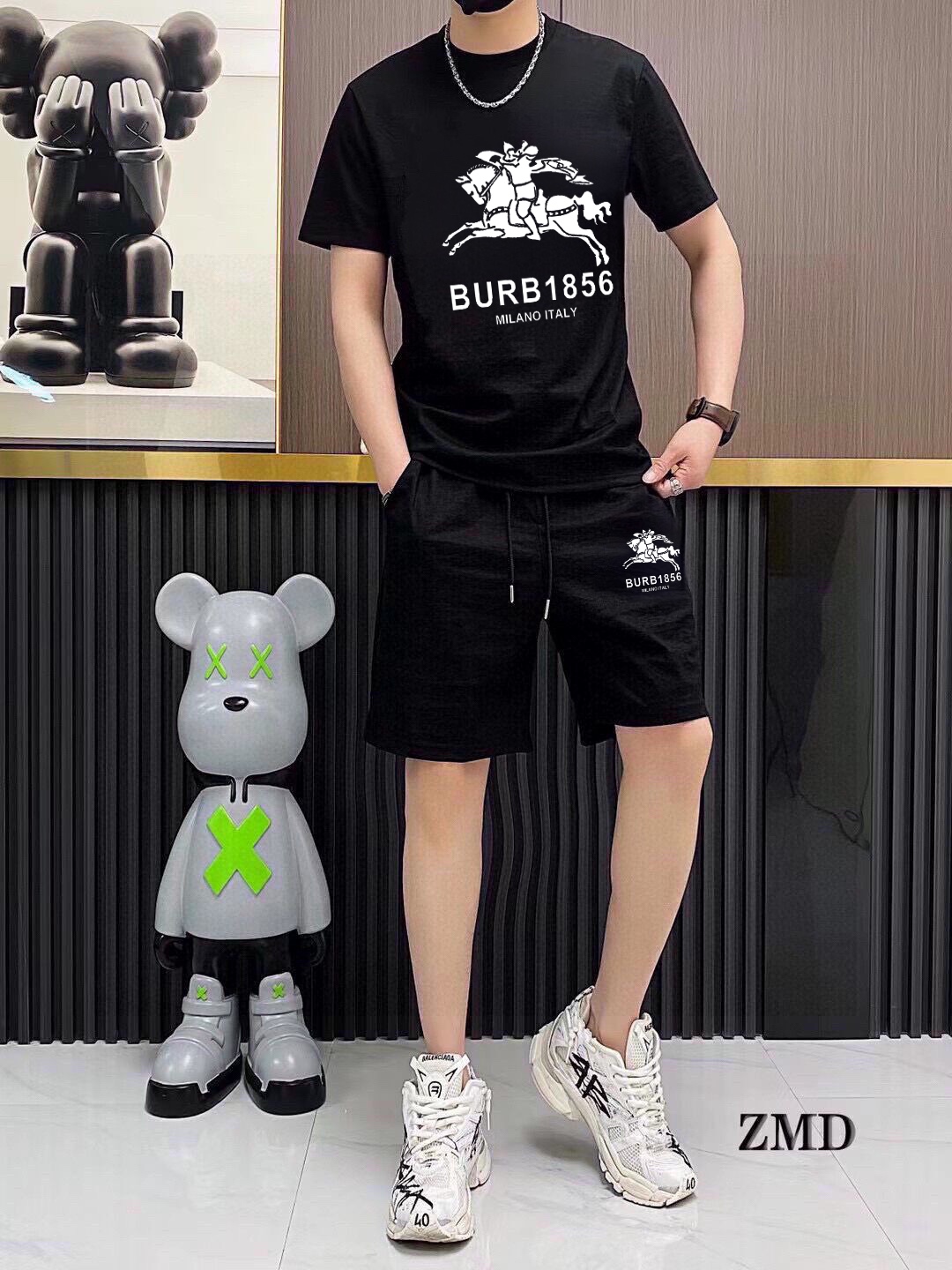 Burberry 品牌【BURBERRY 巴宝莉】 2025新款男士短袖短裤套装 销售 市面高端版本 手感细腻柔软 让你穿着更加舒适 立体裁剪版型超赞 尺码:M-5XL下单请报身高体重