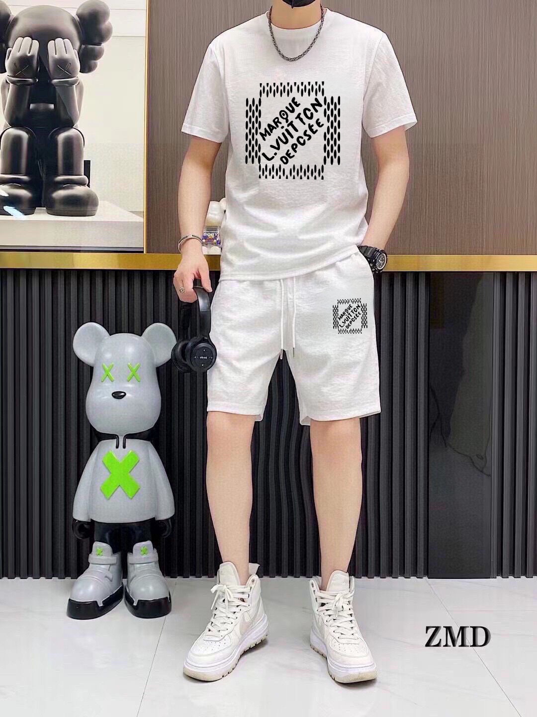 Louis Vuitton 品牌【LV路易威登】 2025新款男士短袖短裤套装 销售 市面高端版本 手感细腻柔软 让你穿着更加舒适 立体裁剪版型超赞 尺码:M-5XL下单请报身高体重