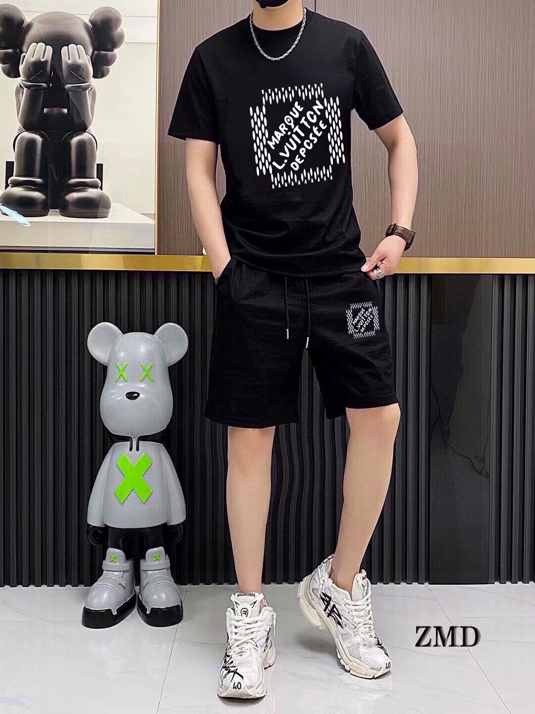 Louis Vuitton 品牌【LV路易威登】 2025新款男士短袖短裤套装 销售 市面高端版本 手感细腻柔软 让你穿着更加舒适 立体裁剪版型超赞 尺码:M-5XL下单请报身高体重