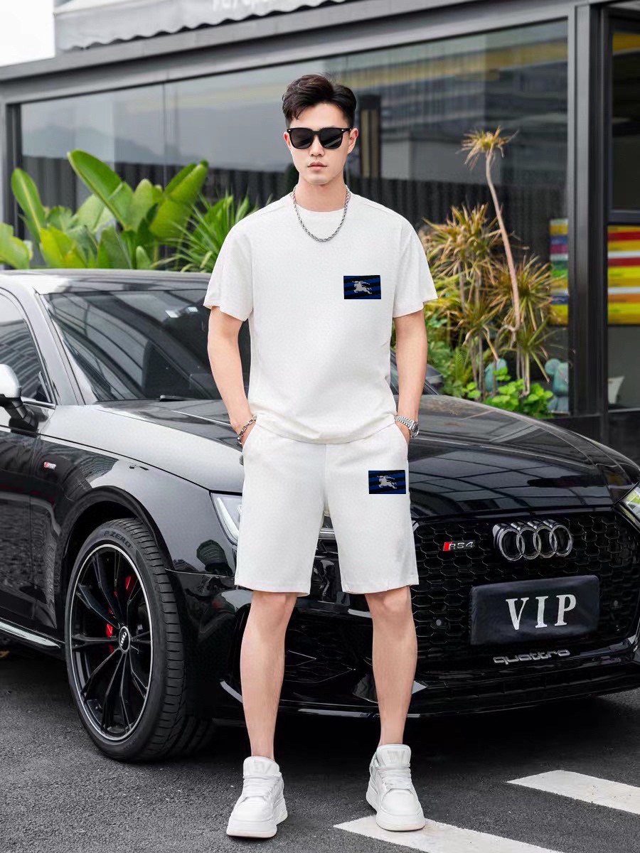 Burberry 品牌【BURBERRY 巴宝莉】 2025新款男士短袖短裤套装 销售 市面高端版本 手感细腻柔软 让你穿着更加舒适 立体裁剪版型超赞 尺码:M-5XL下单请报身高体重