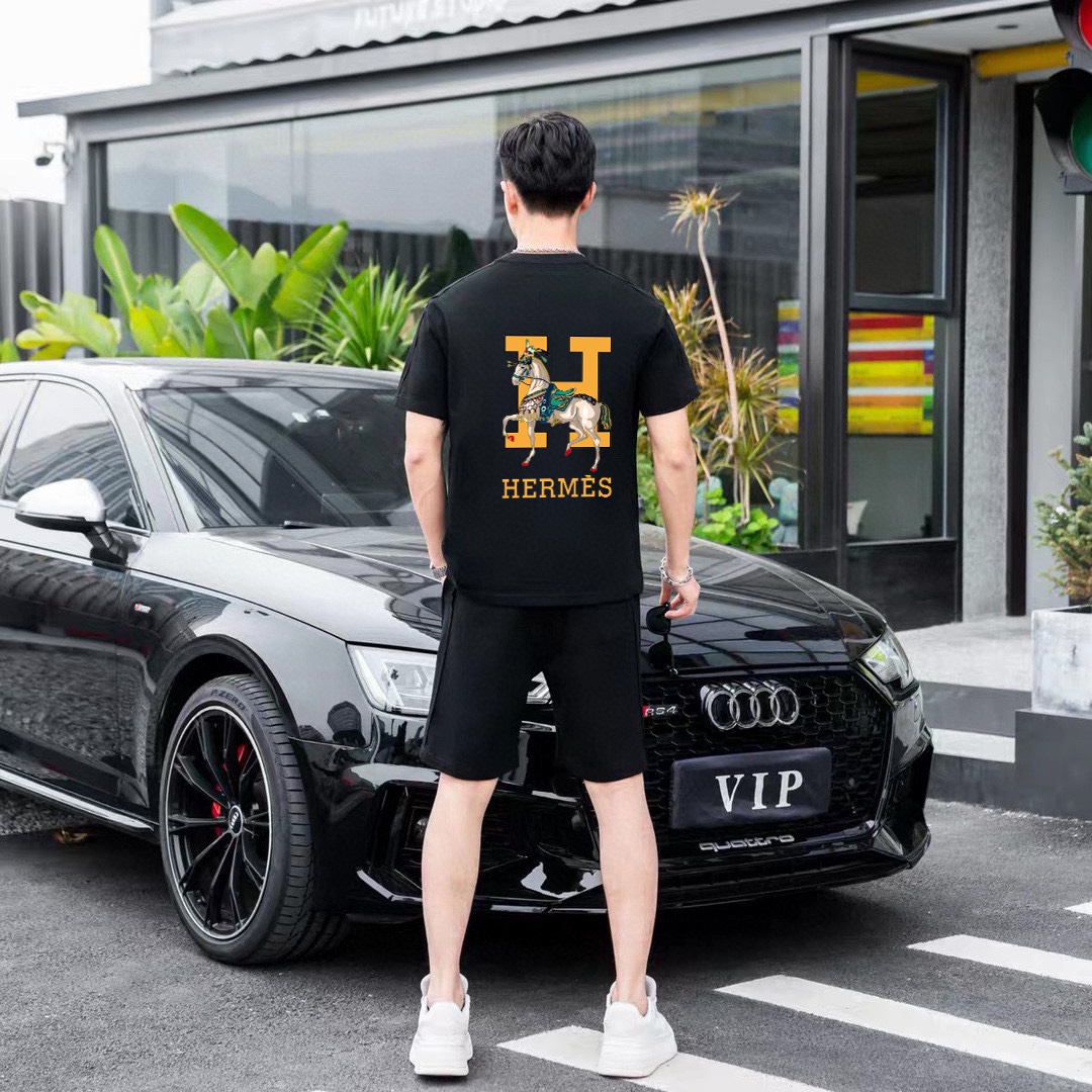 Hermès 品牌【HERMES 爱马仕】 2025新款男士短袖短裤套装 销售 市面高端版本 手感细腻柔软 让你穿着更加舒适 立体裁剪版型超赞 尺码:M-5XL下单请报身高体重